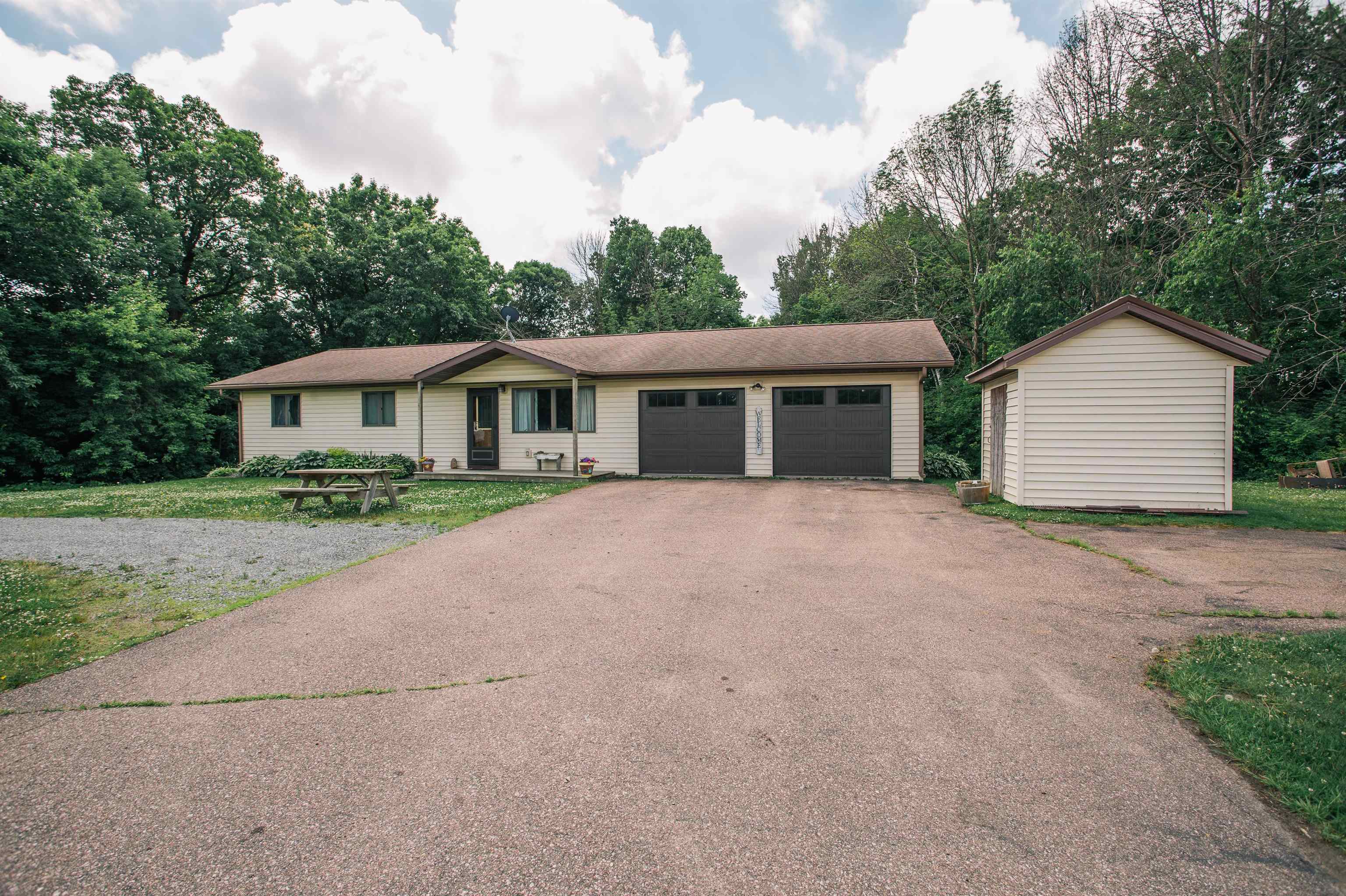 W6833 Ridge Road Property Photo 2