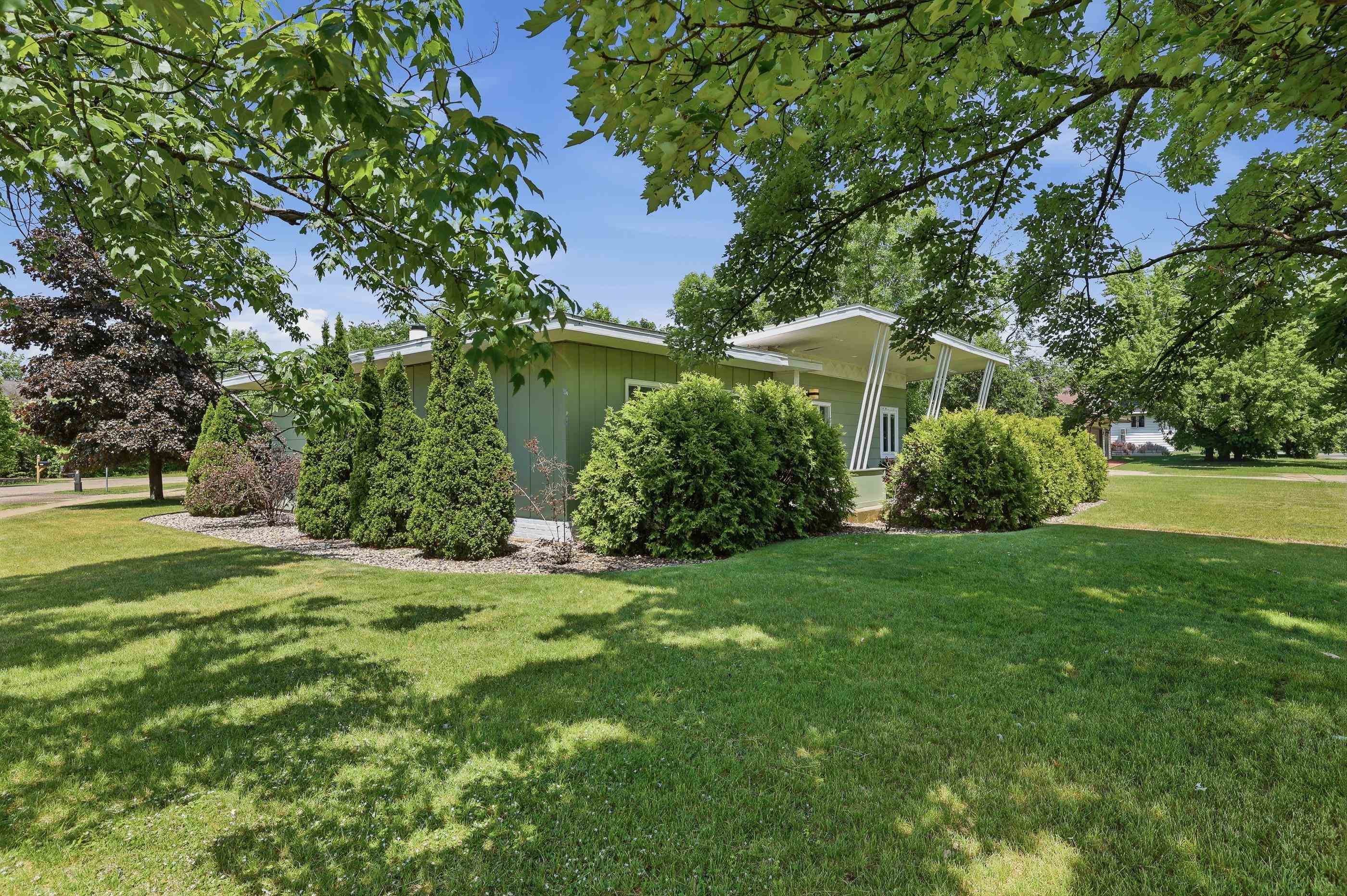 1024 Sunset Boulevard Property Photo 3