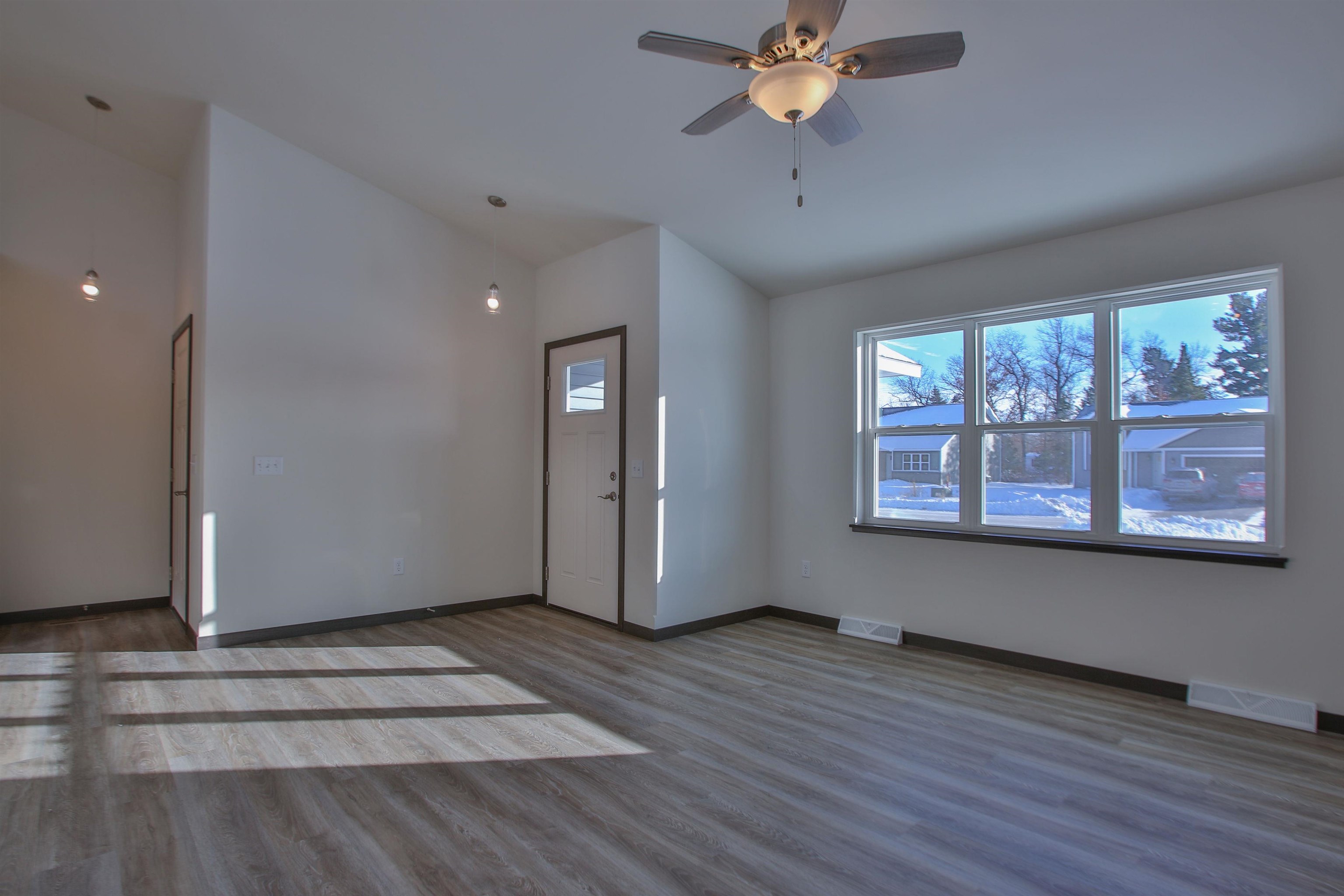 5596 Forest Creek Road Property Photo 3