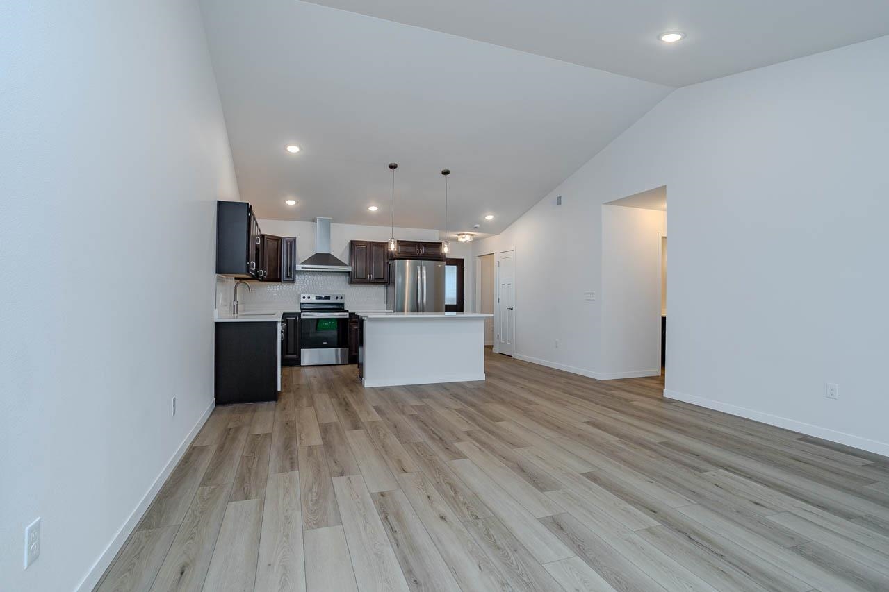 1400 Park Drive Property Photo 12