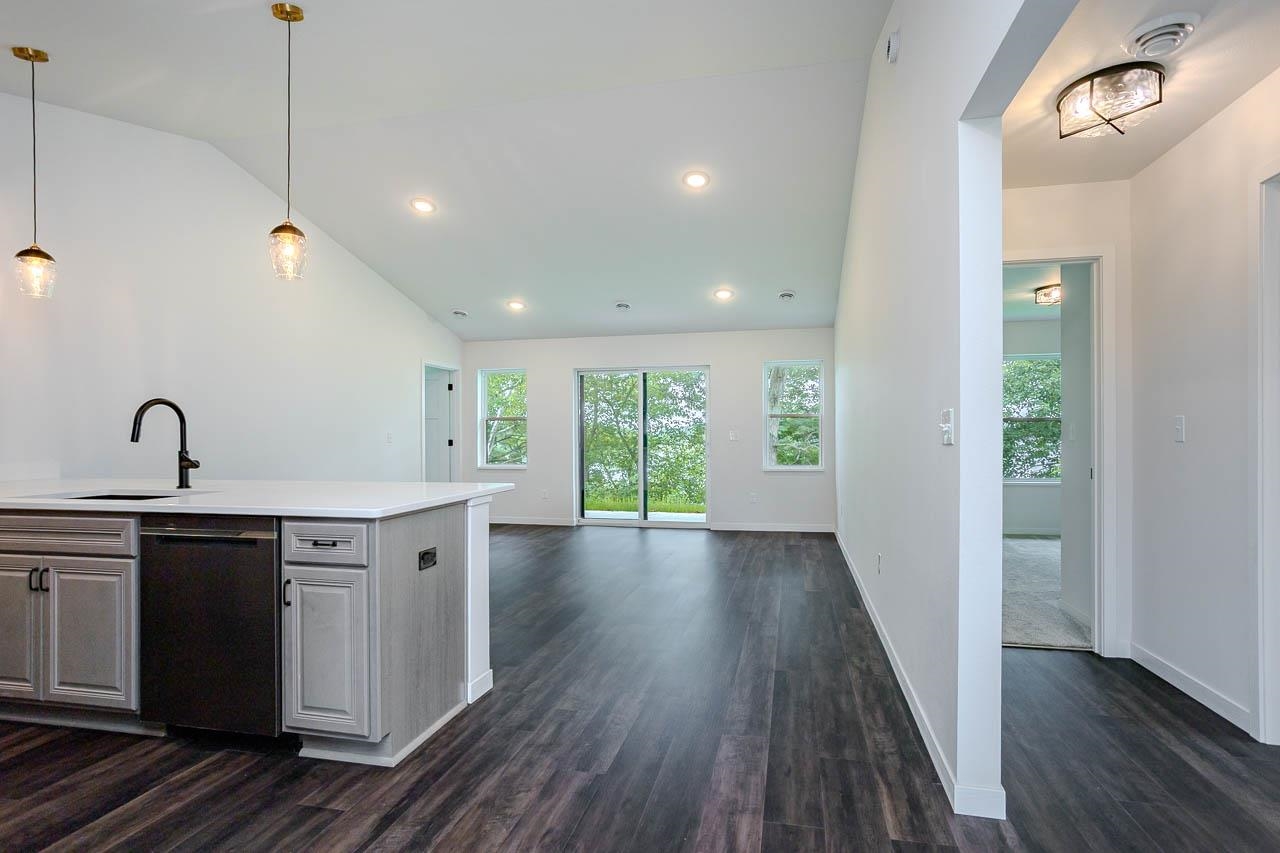 1398 Park Drive Property Photo 8