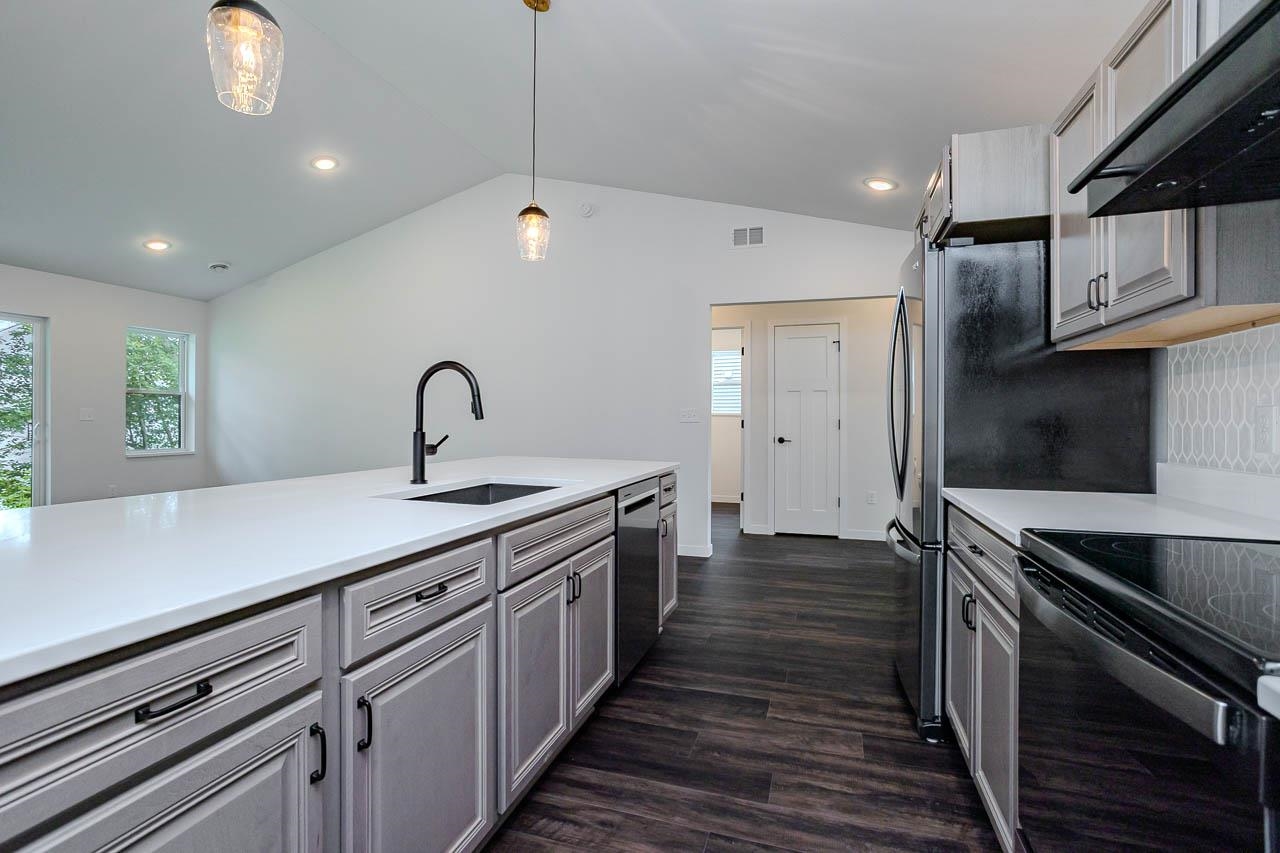 1398 Park Drive Property Photo 12