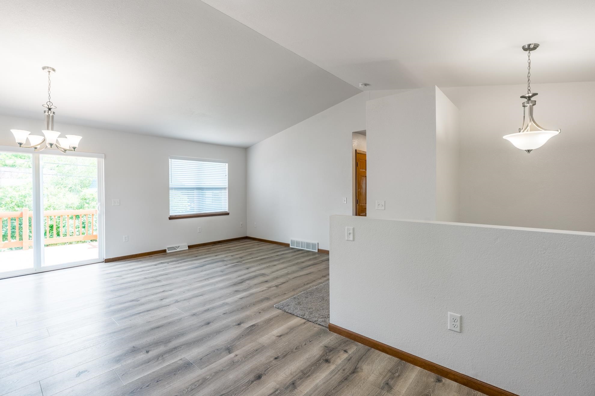 907 S 22nd Avenue Property Photo 15