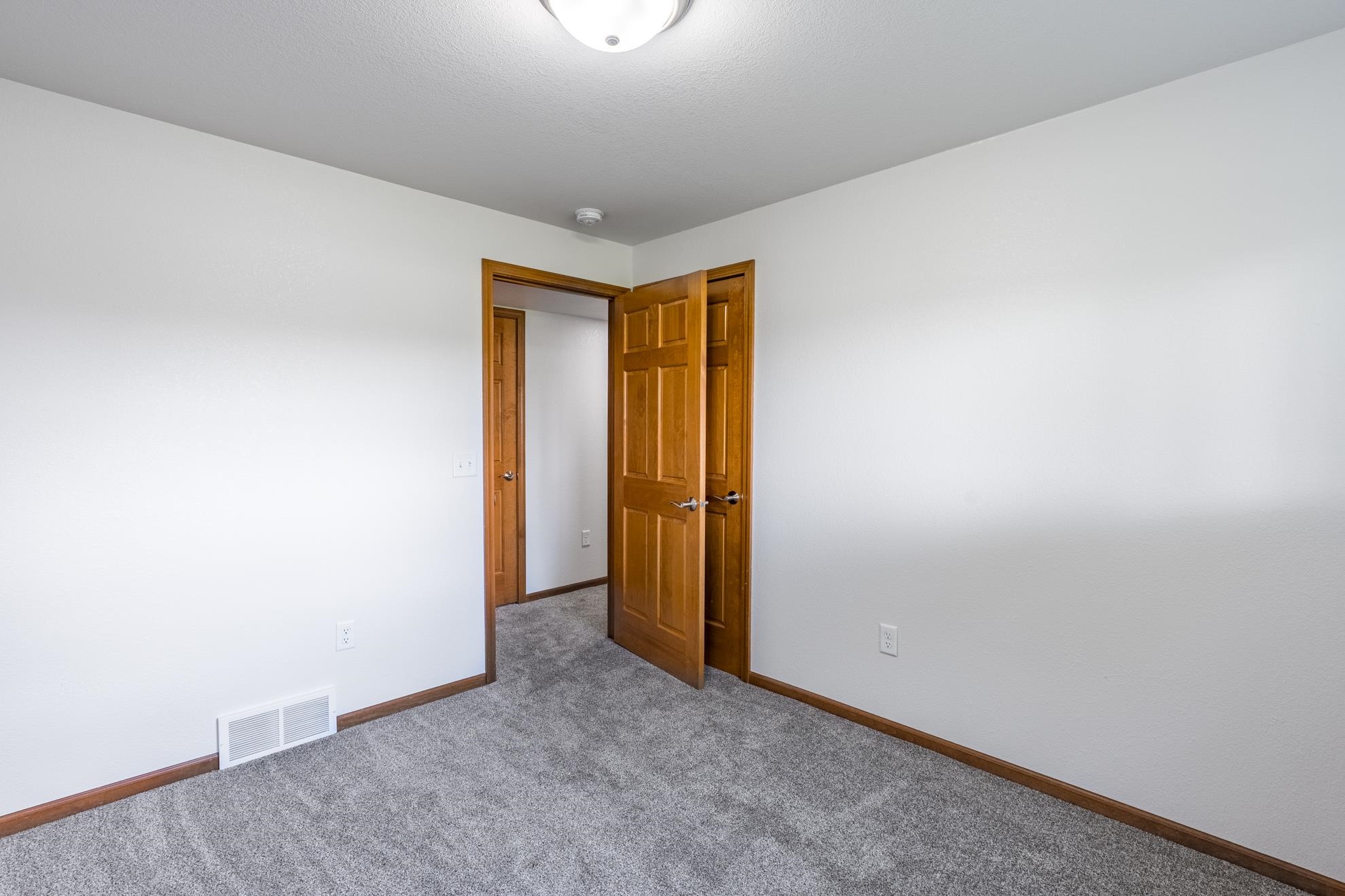 907 S 22nd Avenue Property Photo 28