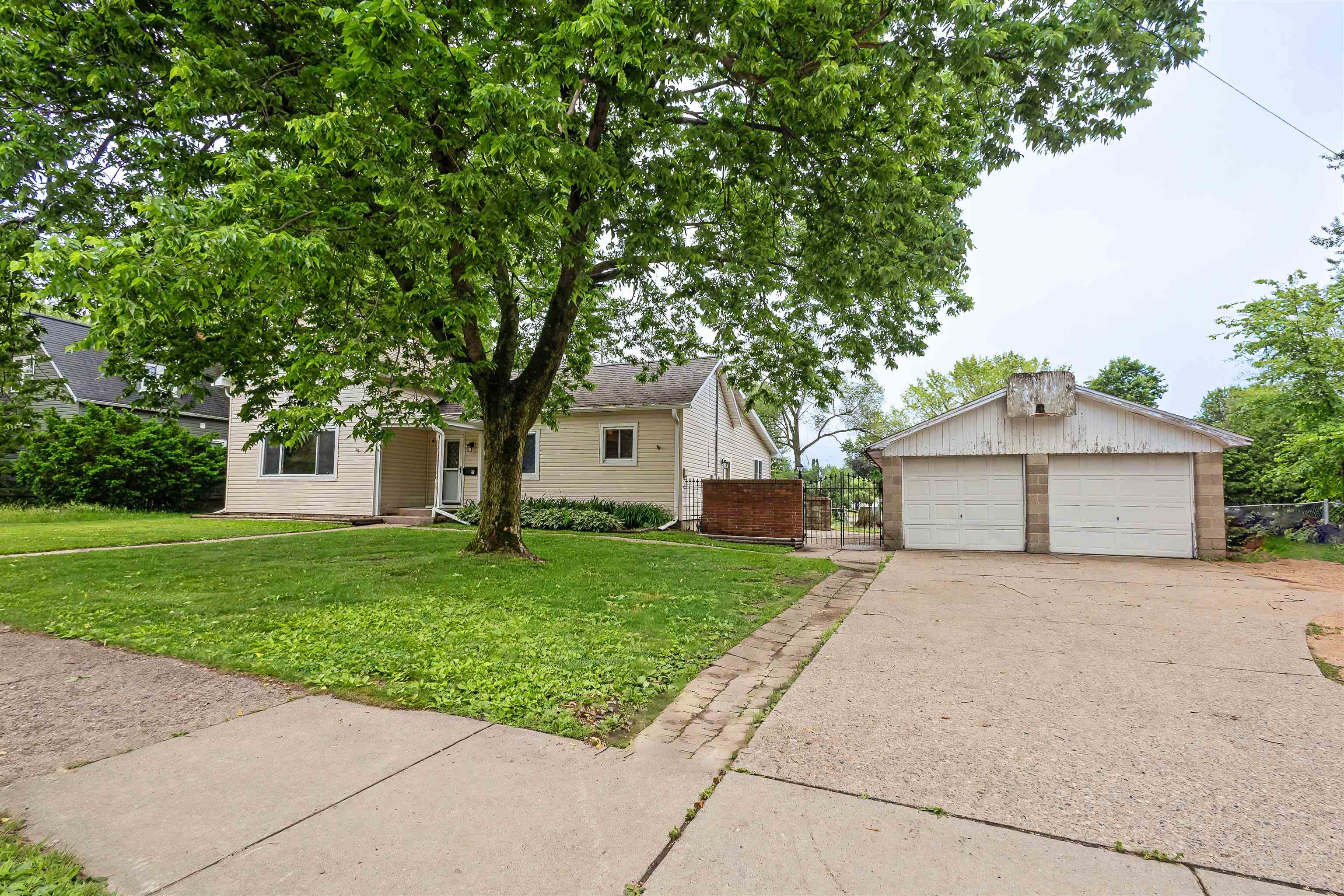 1700 Chestnut Street Property Photo 3