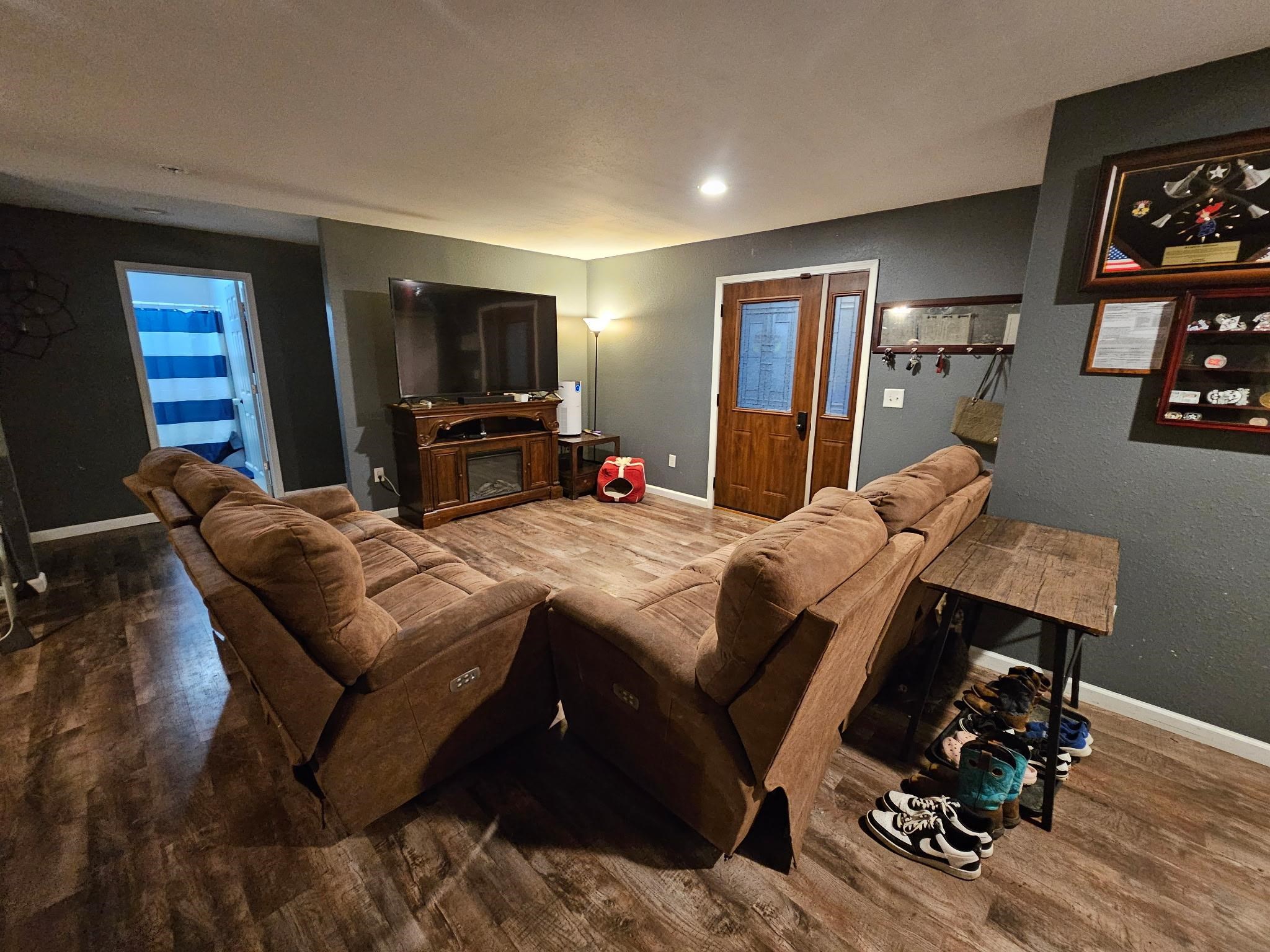 617 Knox Street Property Photo 5