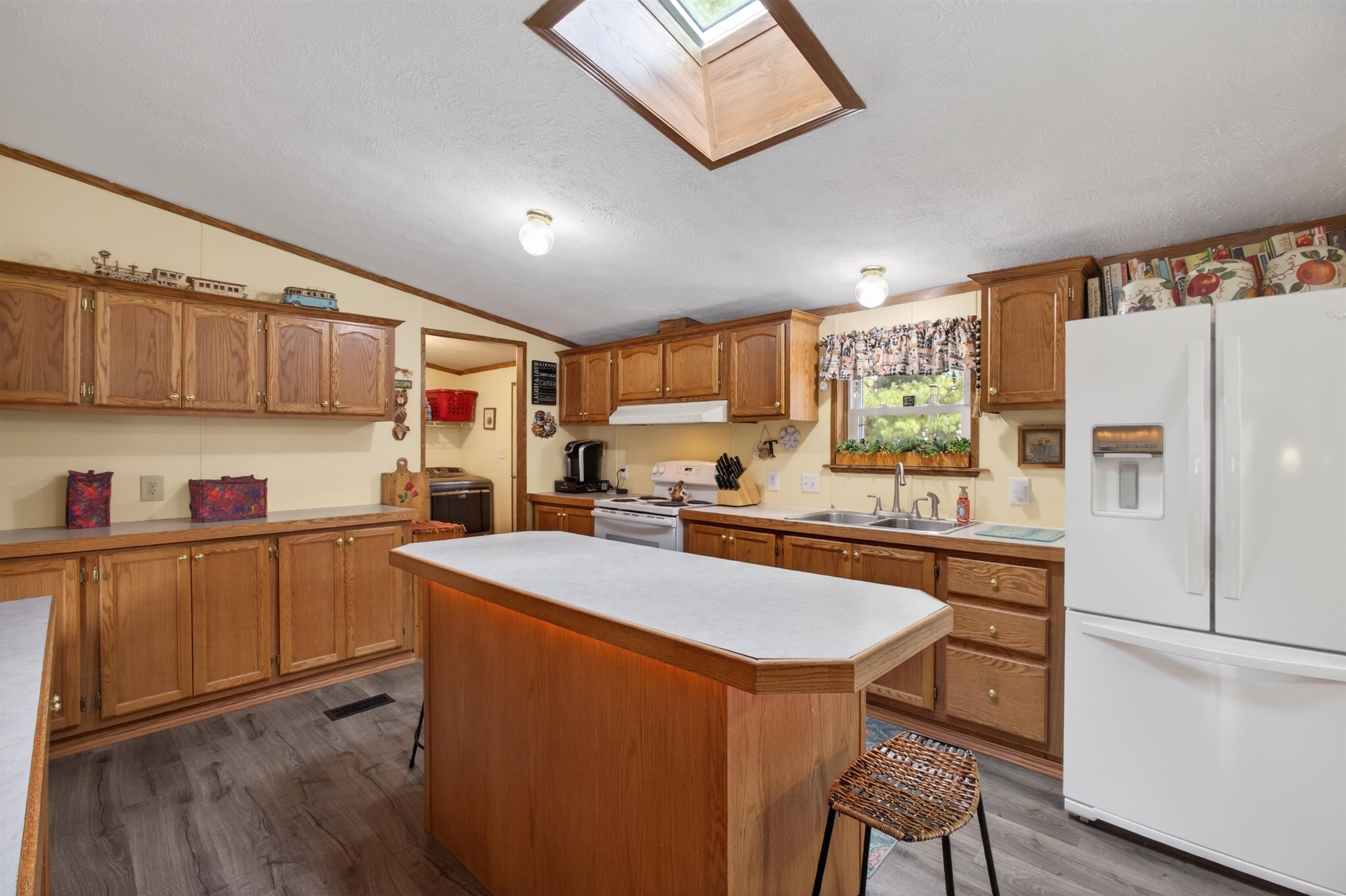 2116 Maple Street Property Photo 7