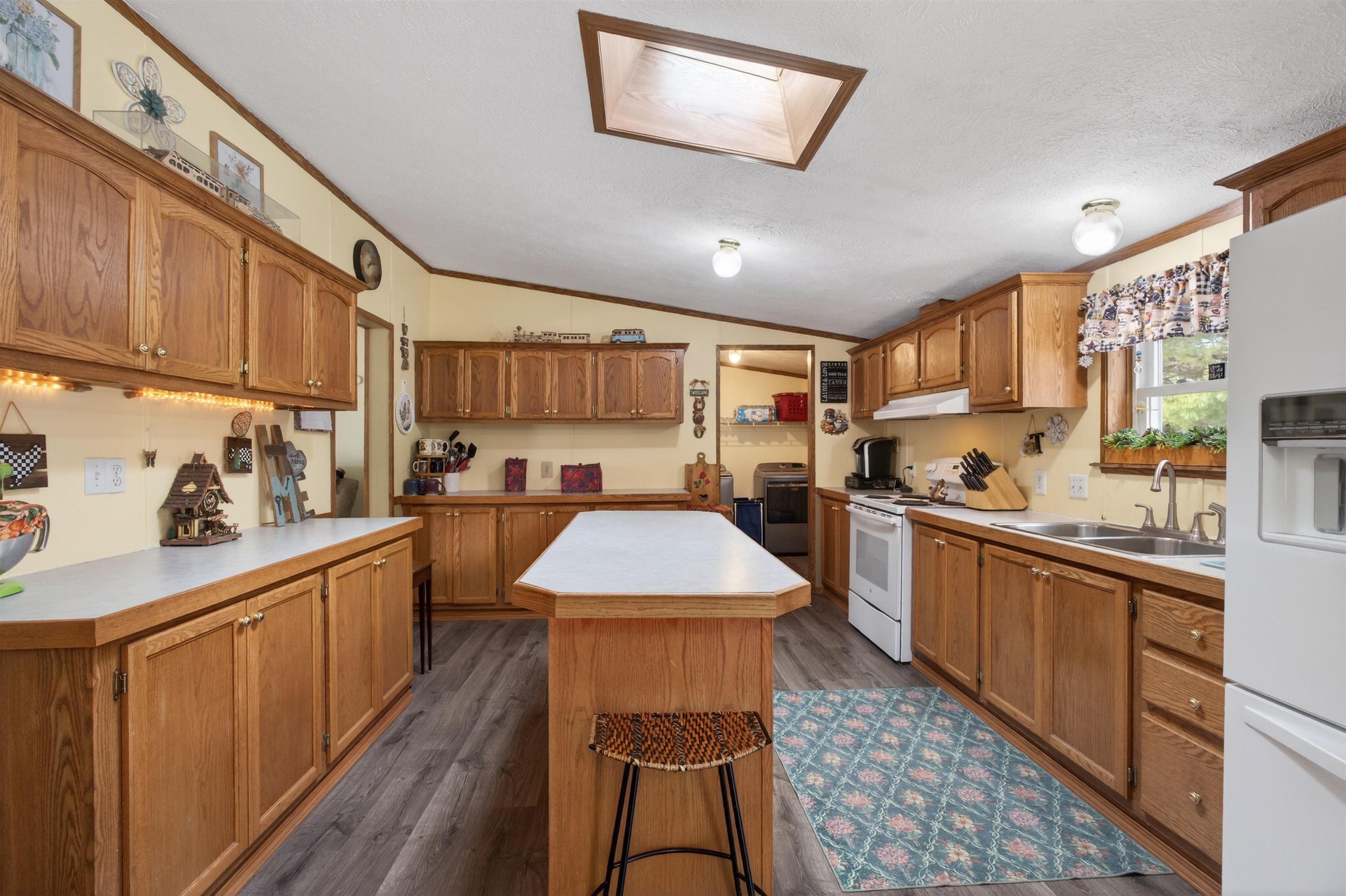 2116 Maple Street Property Photo 8