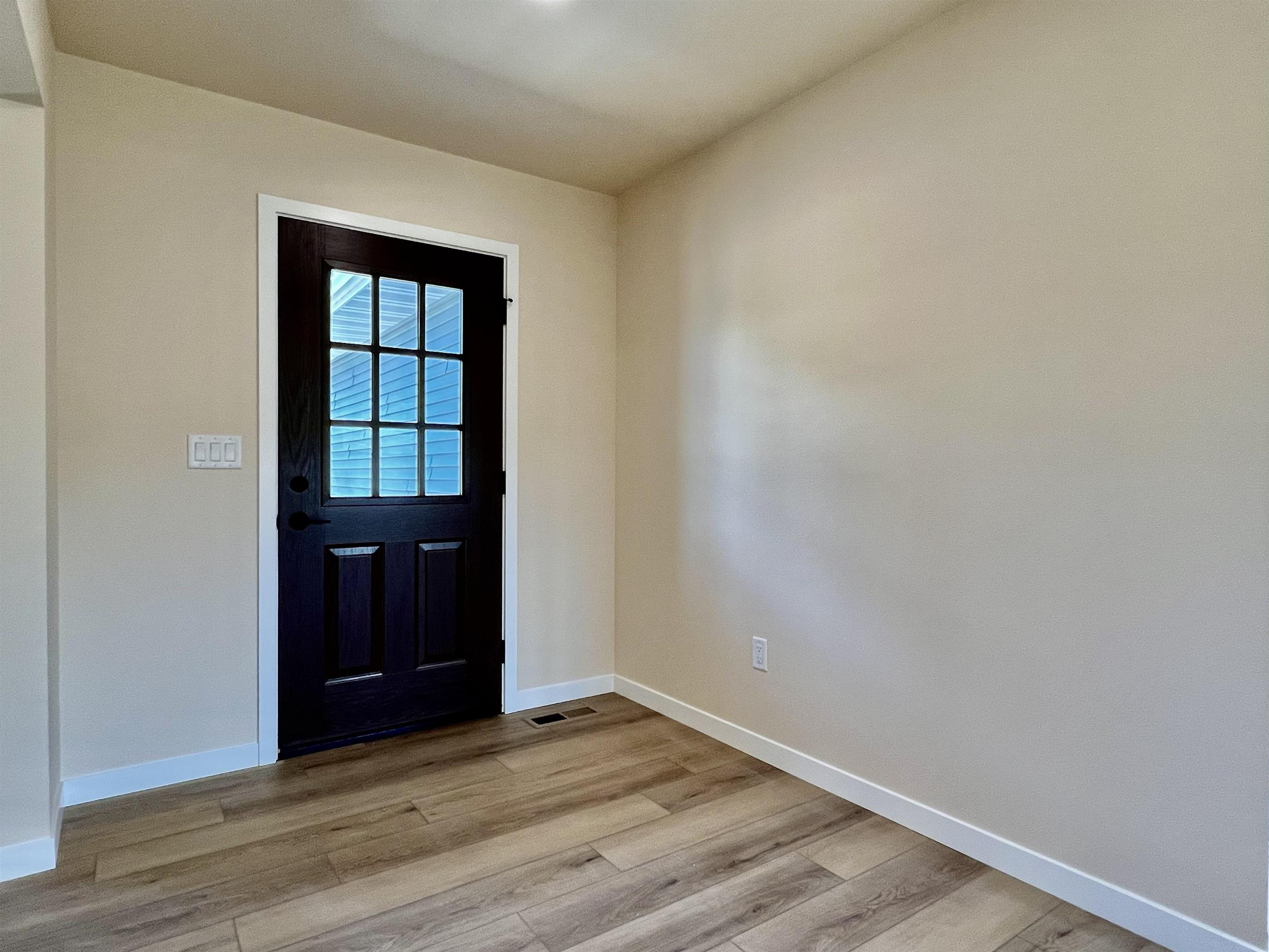 1347 Knapp Street Property Photo 3
