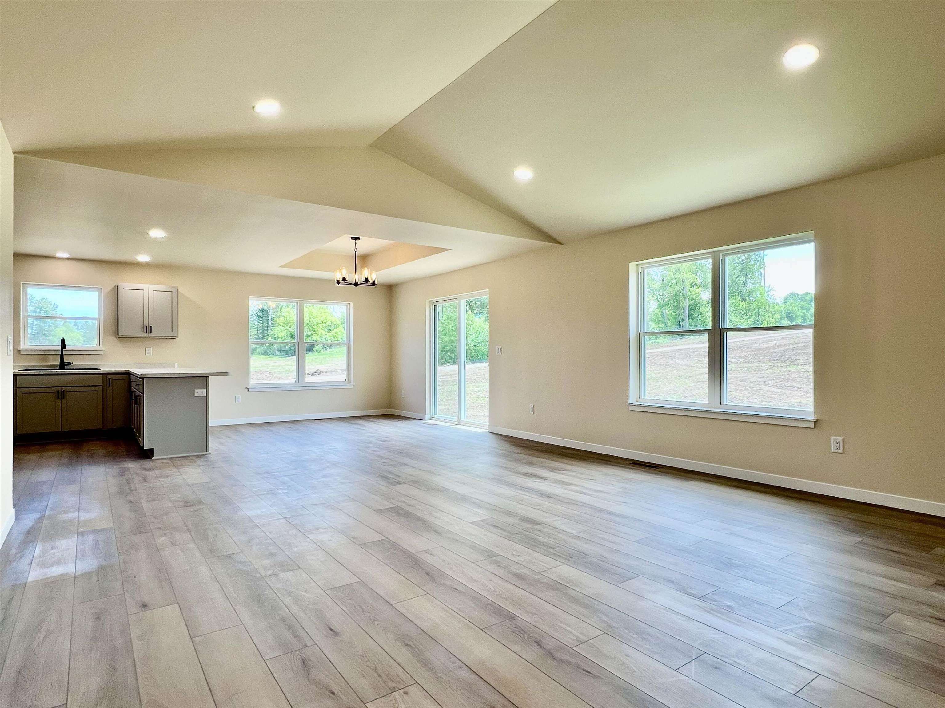 1347 Knapp Street Property Photo 7