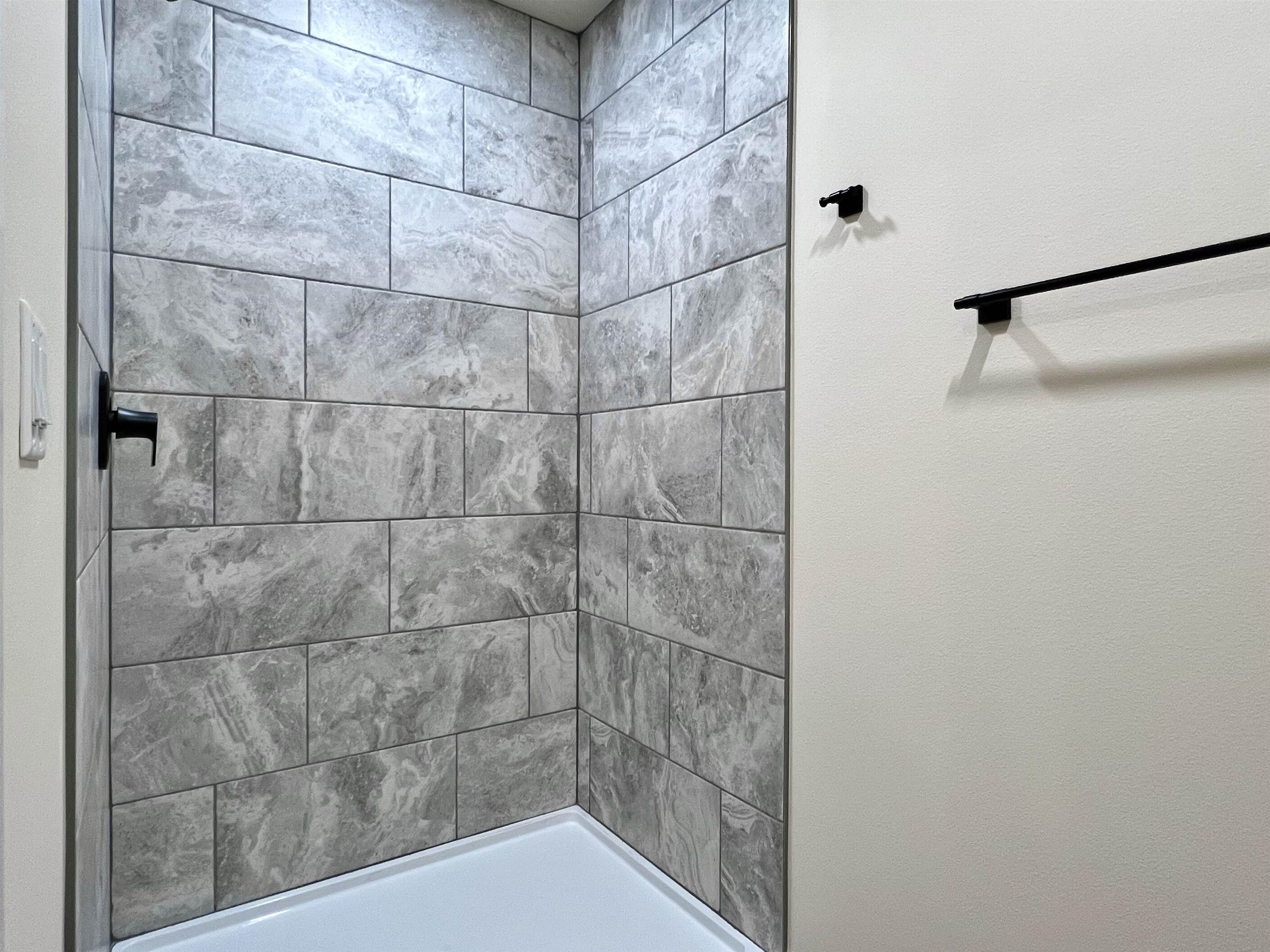 1347 Knapp Street Property Photo 18