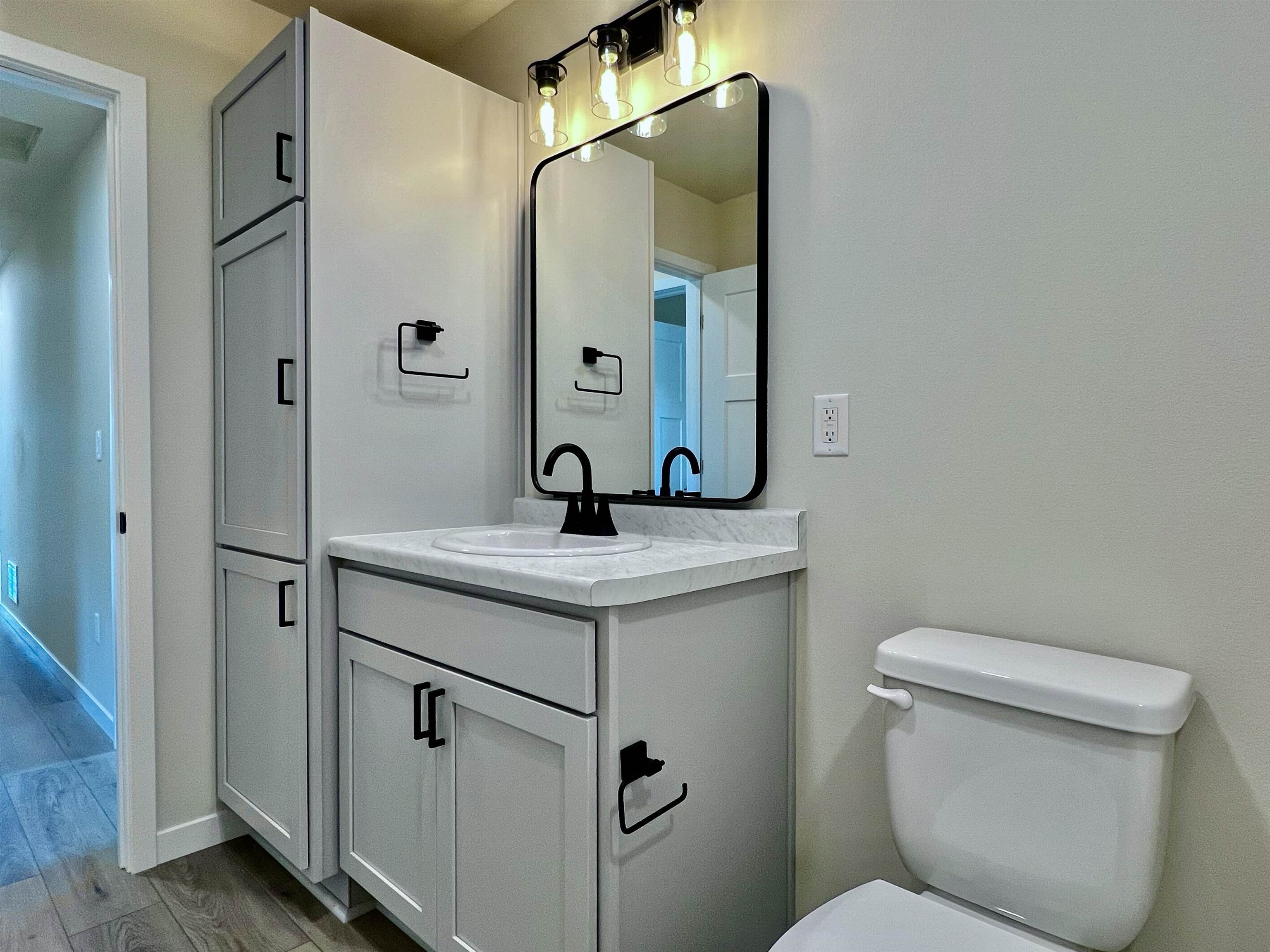 1347 Knapp Street Property Photo 25