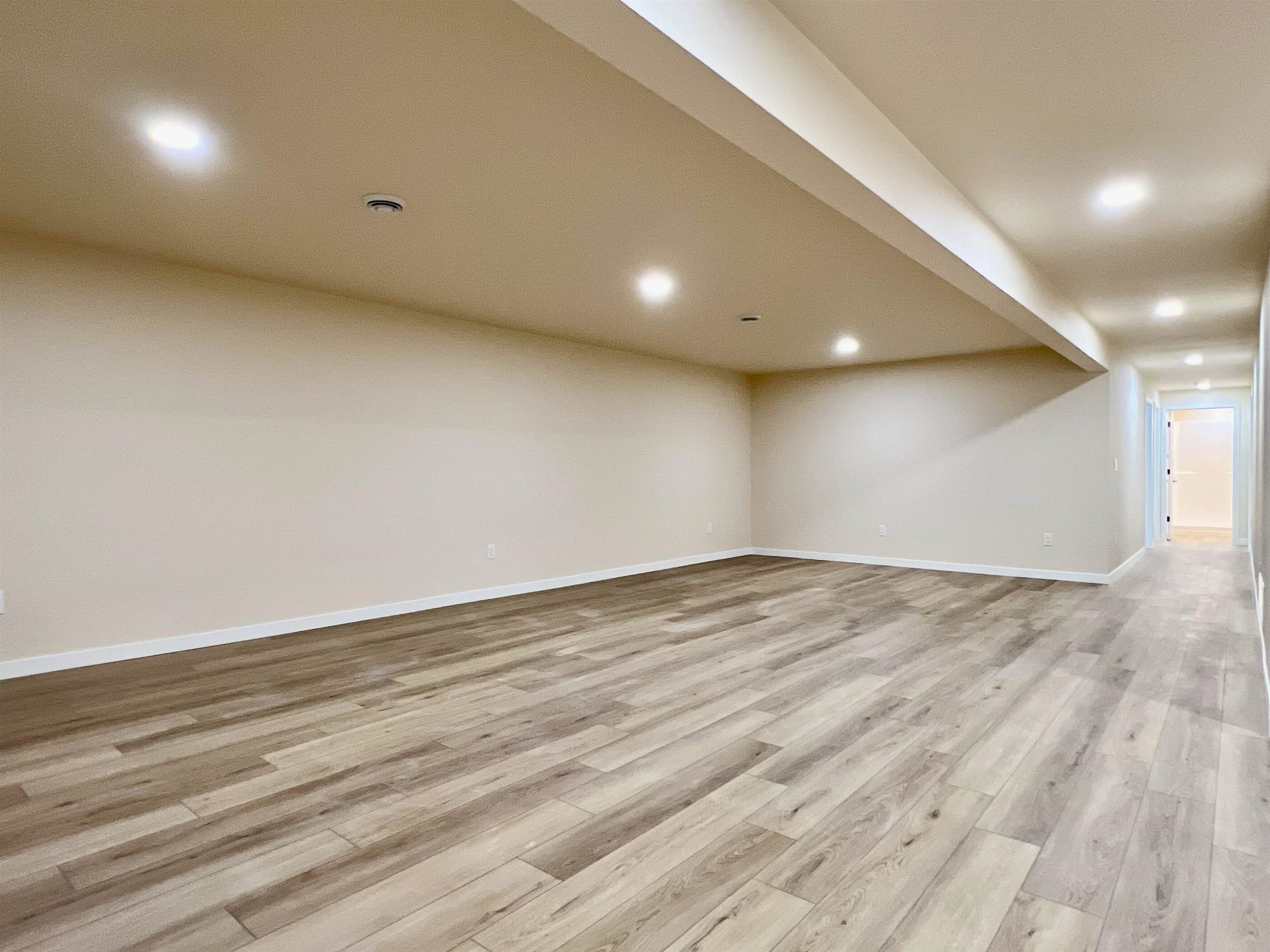 1347 Knapp Street Property Photo 32