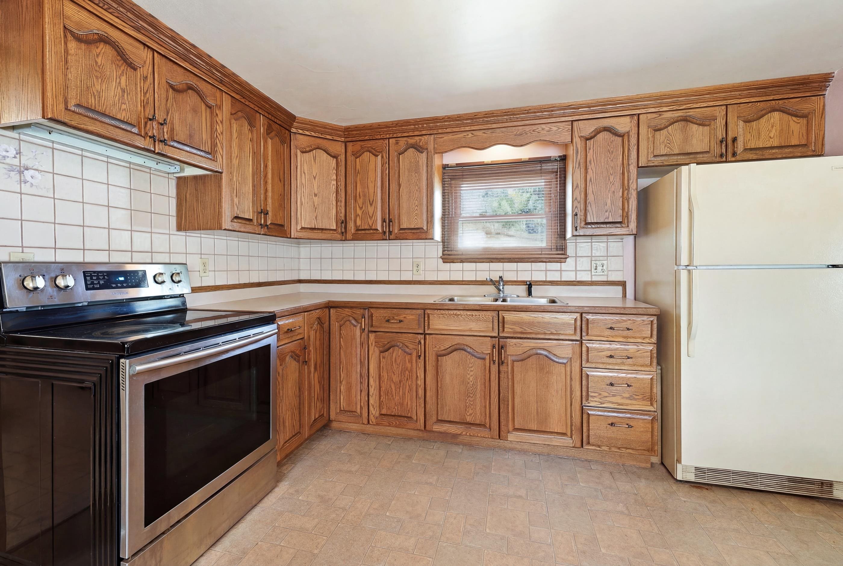313 E North Lake Street Property Photo 16