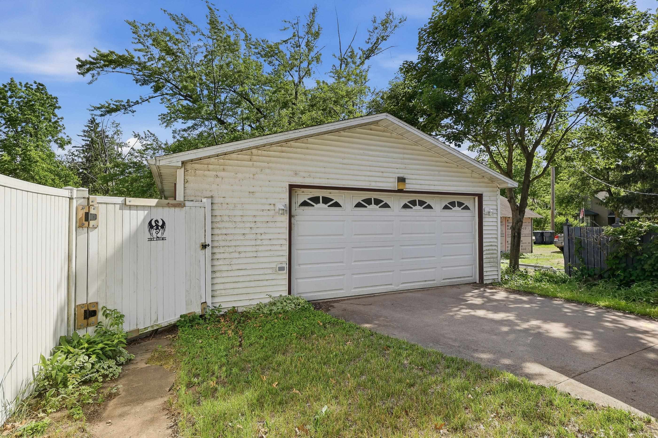 313 E North Lake Street Property Photo 23