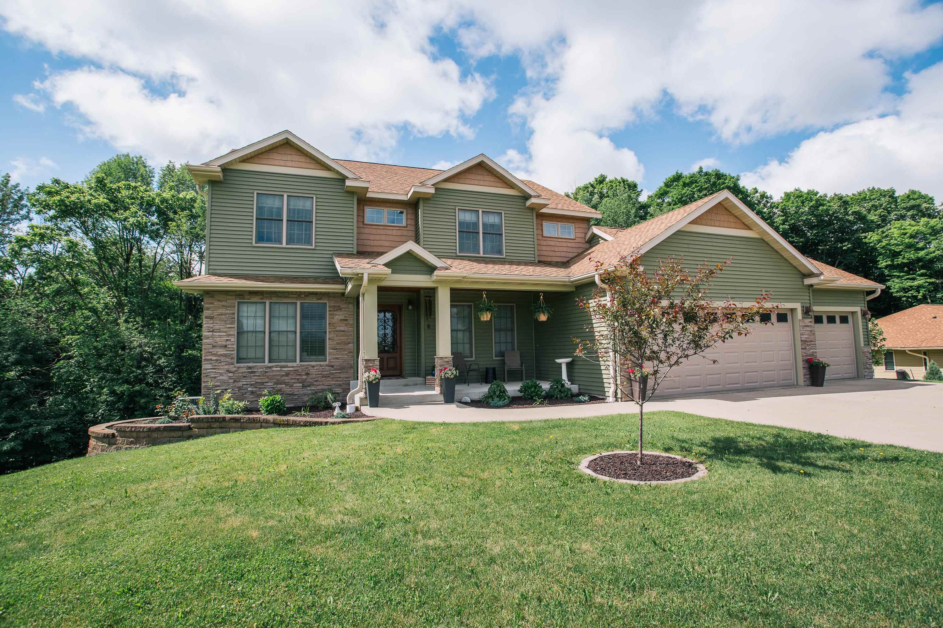 1022 Sand Lane Property Photo 1