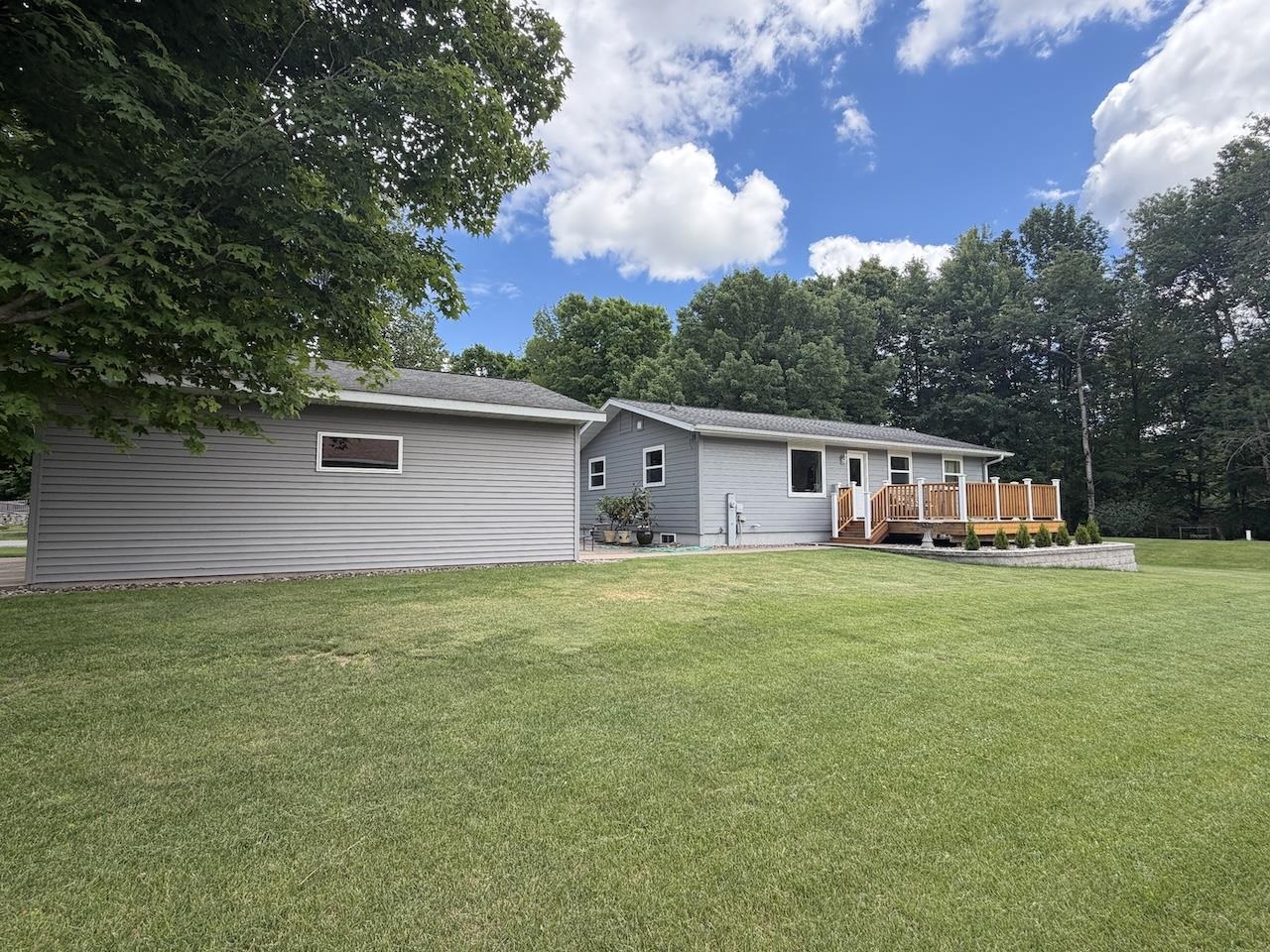 156979 Schroeder Drive Property Photo 2