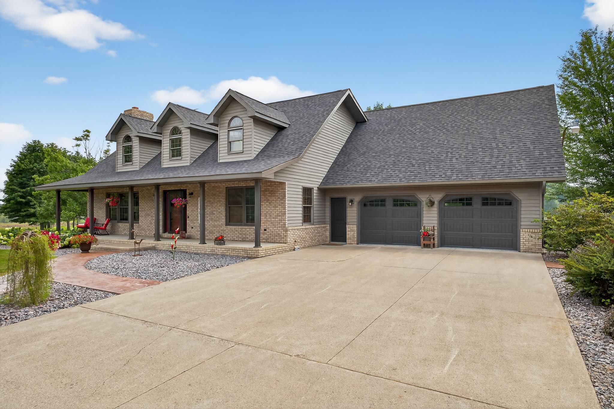 5087 Yellowstone Drive Property Photo 2