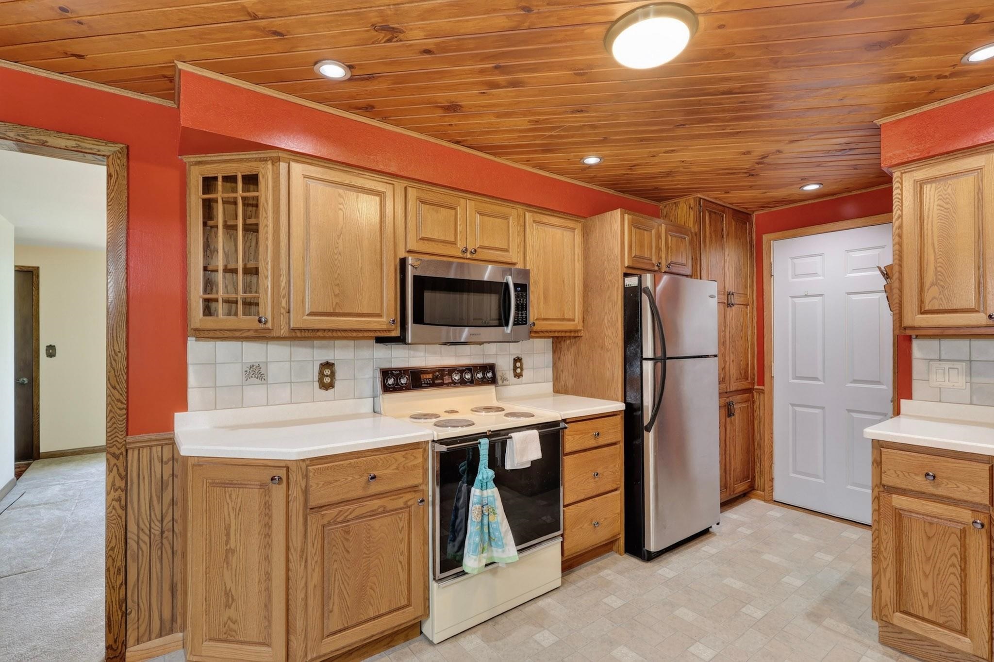 1060 Lakewood Lane Property Photo 3
