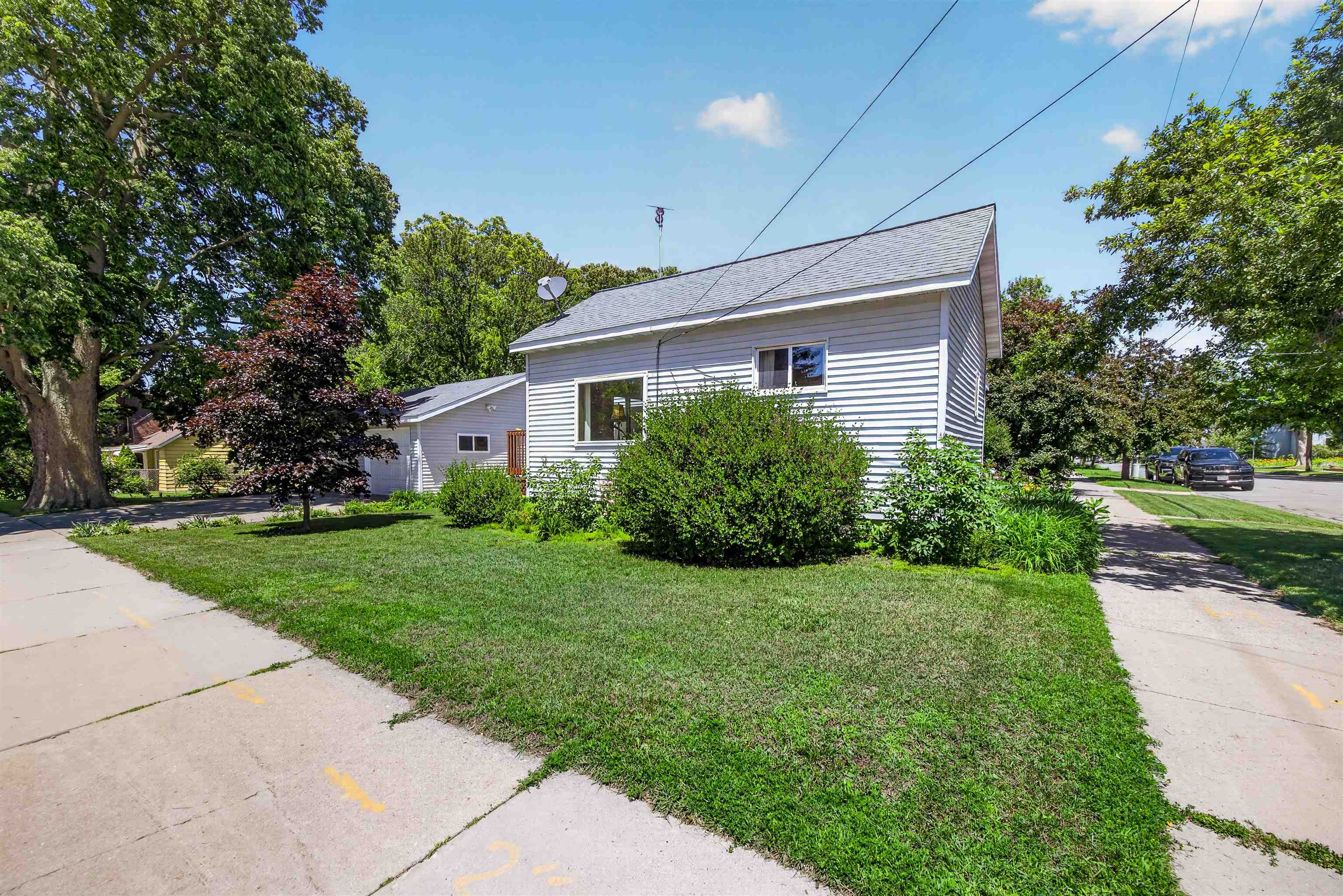 1000 Wisconsin Street Property Photo 5