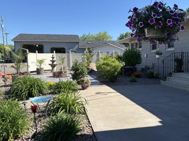 821 S Division Street Property Photo 32