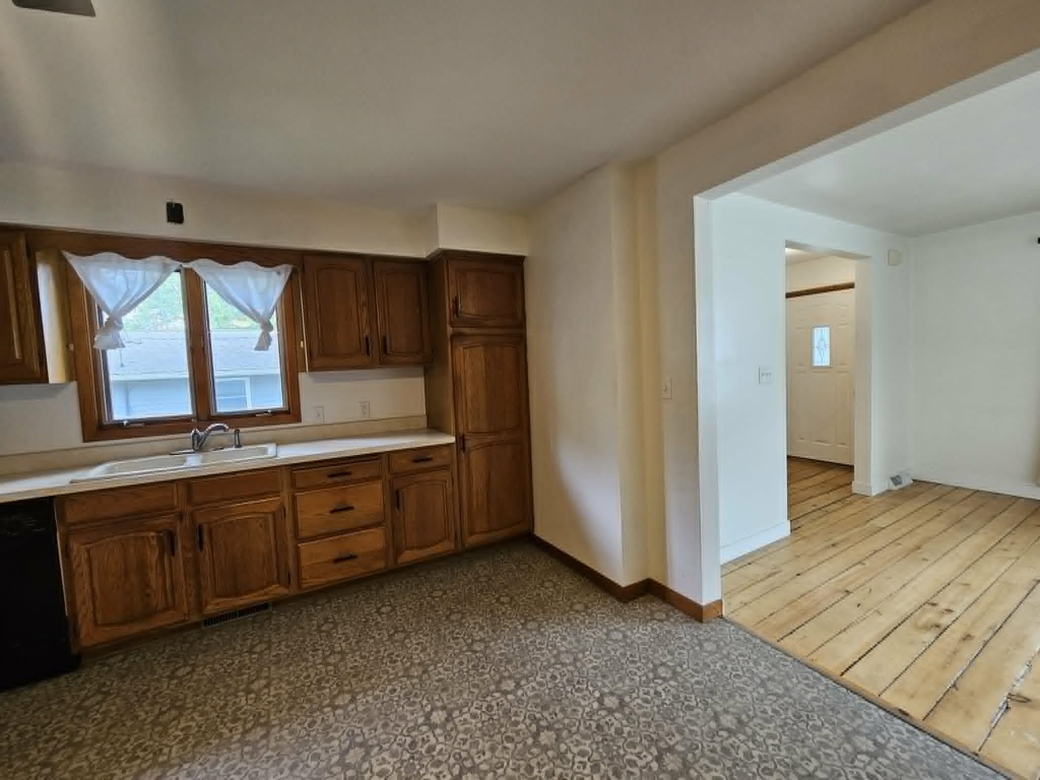 827 W North Street Property Photo 5