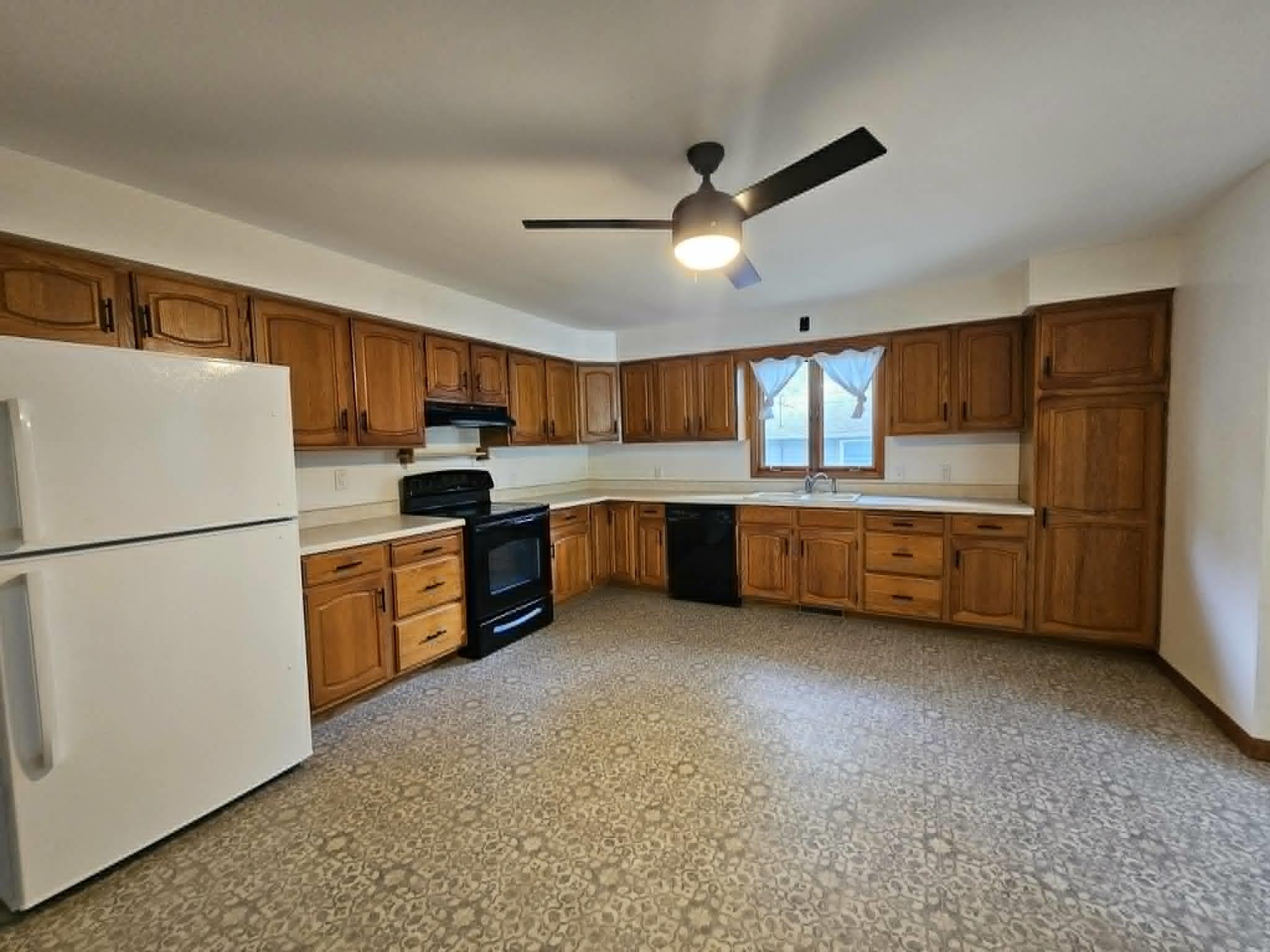 827 W North Street Property Photo 6