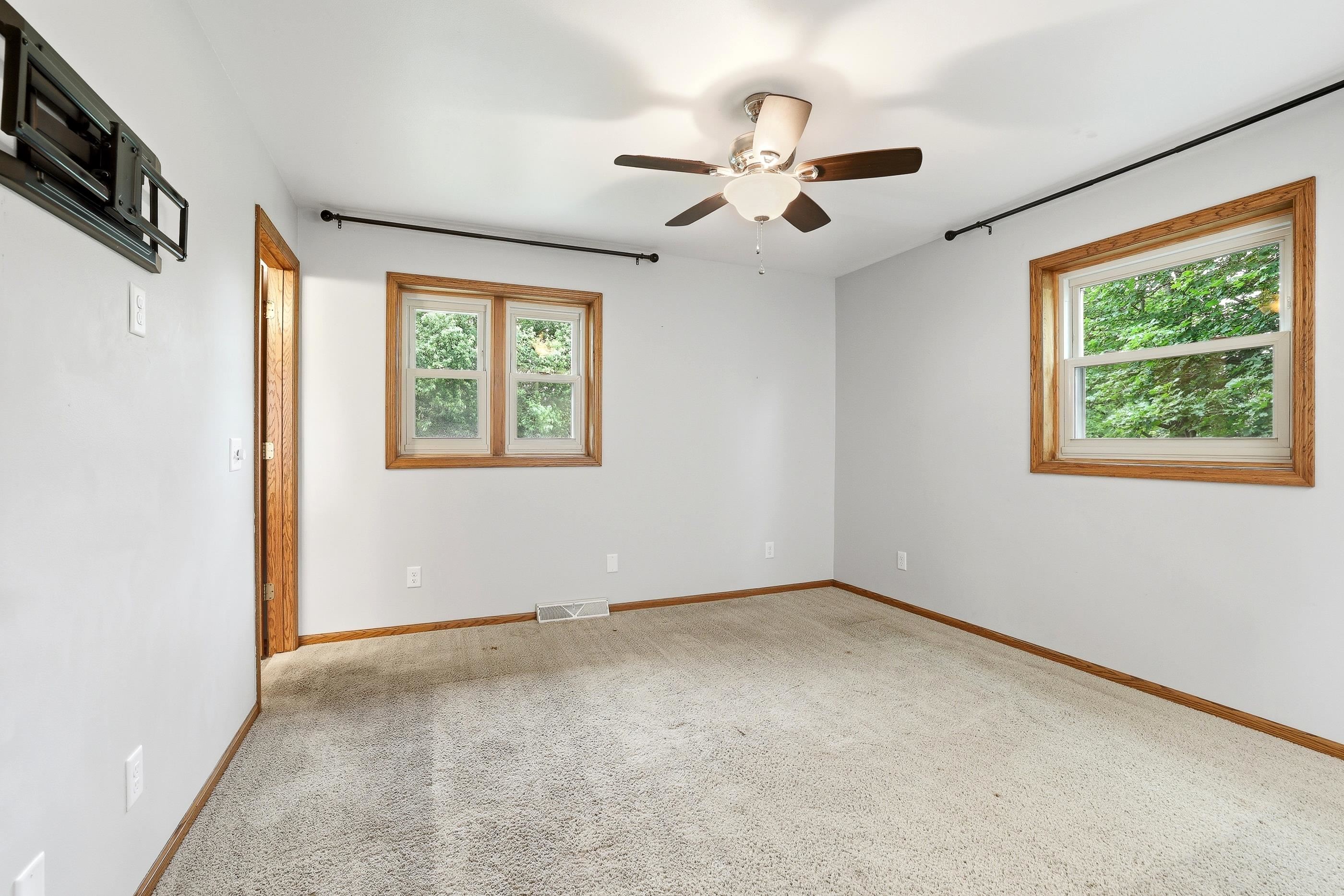 5664 Regent Street Property Photo 33