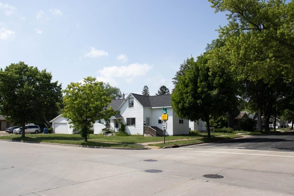 1002 N 1st Avenue Property Photo 3