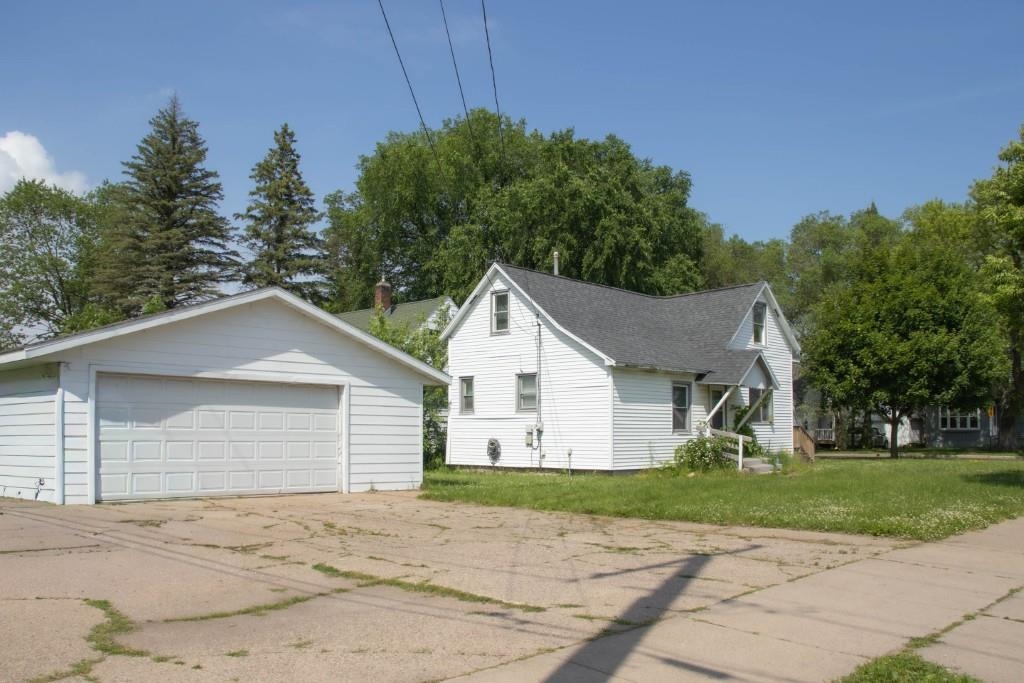 1002 N 1st Avenue Property Photo 6