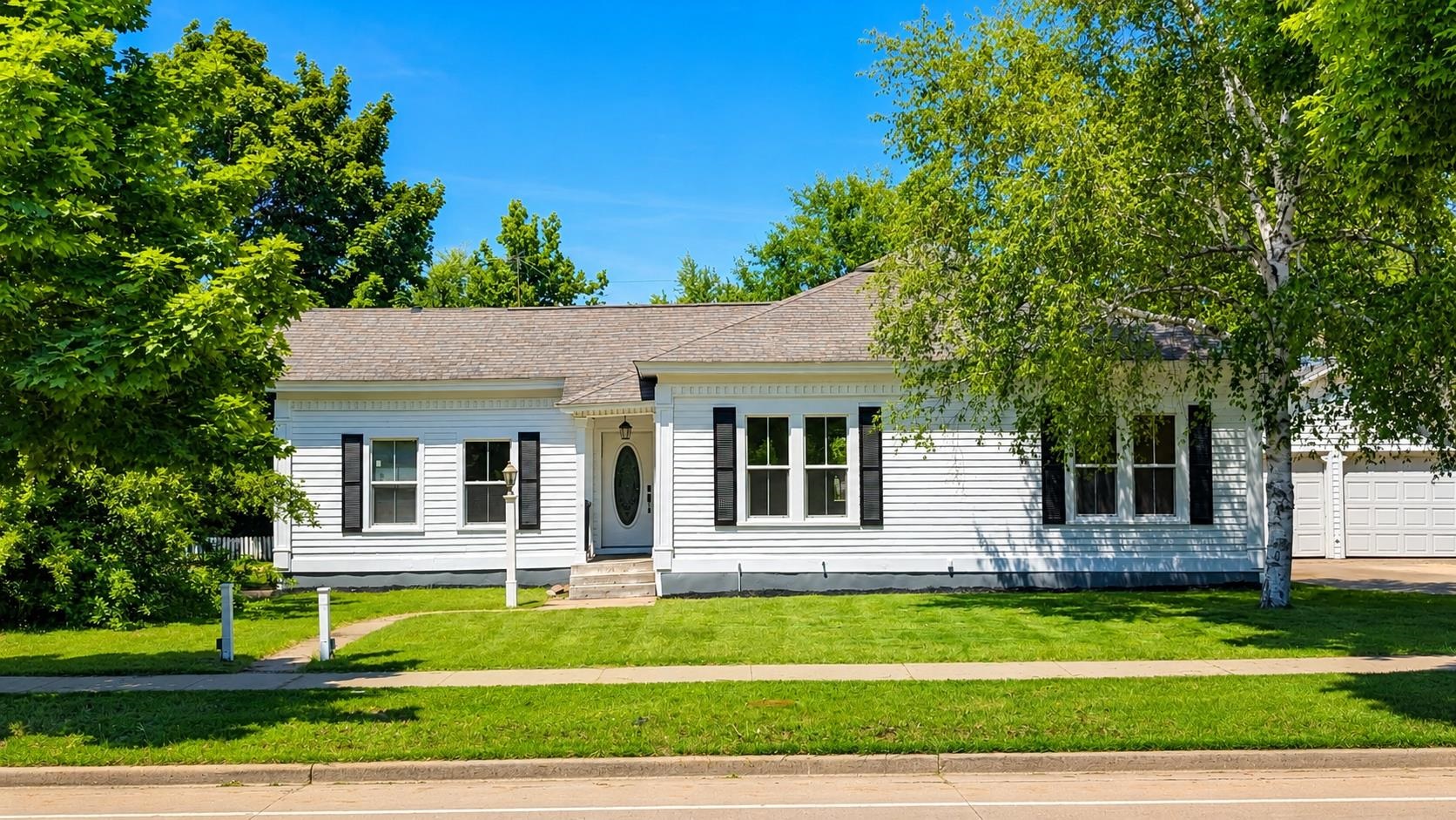 1924 Main Street Property Photo 1