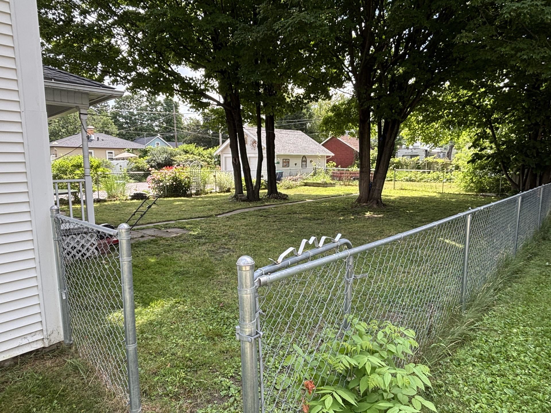 319 Lincoln Avenue Property Photo 6