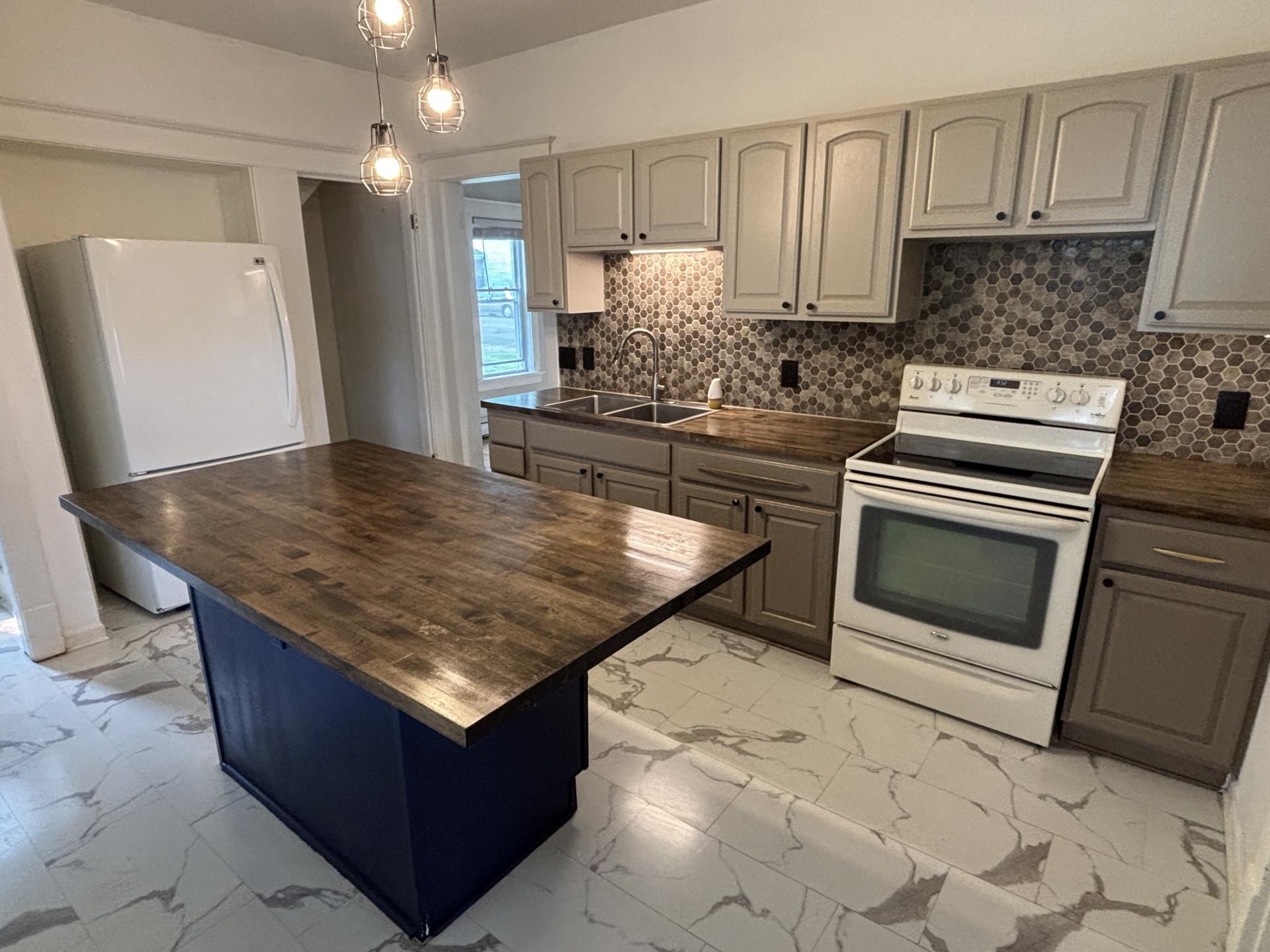 319 Lincoln Avenue Property Photo 14