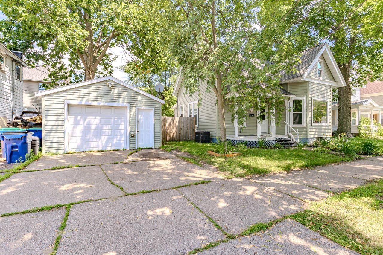 708 Mc Indoe Street Property Photo 3