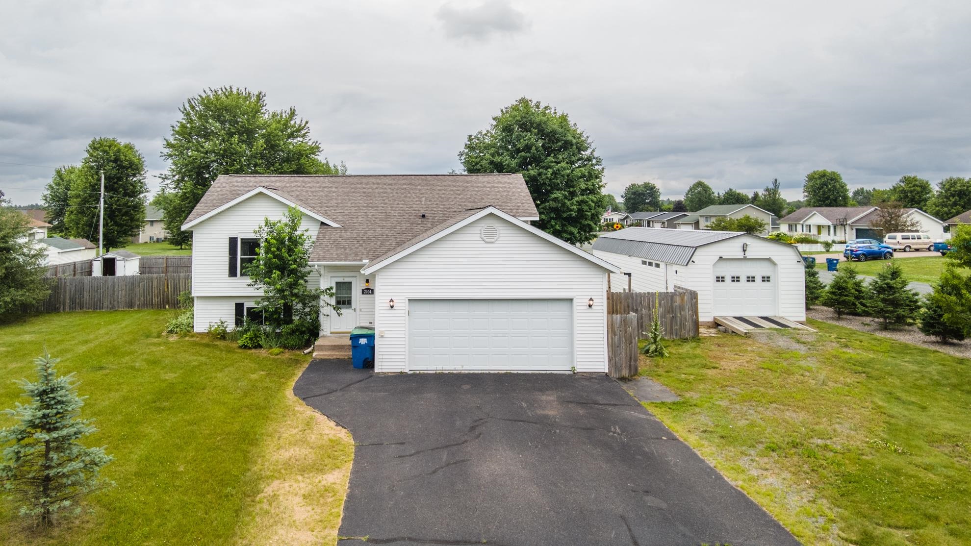 2104 MEADOW DRIVE Property Photo 1