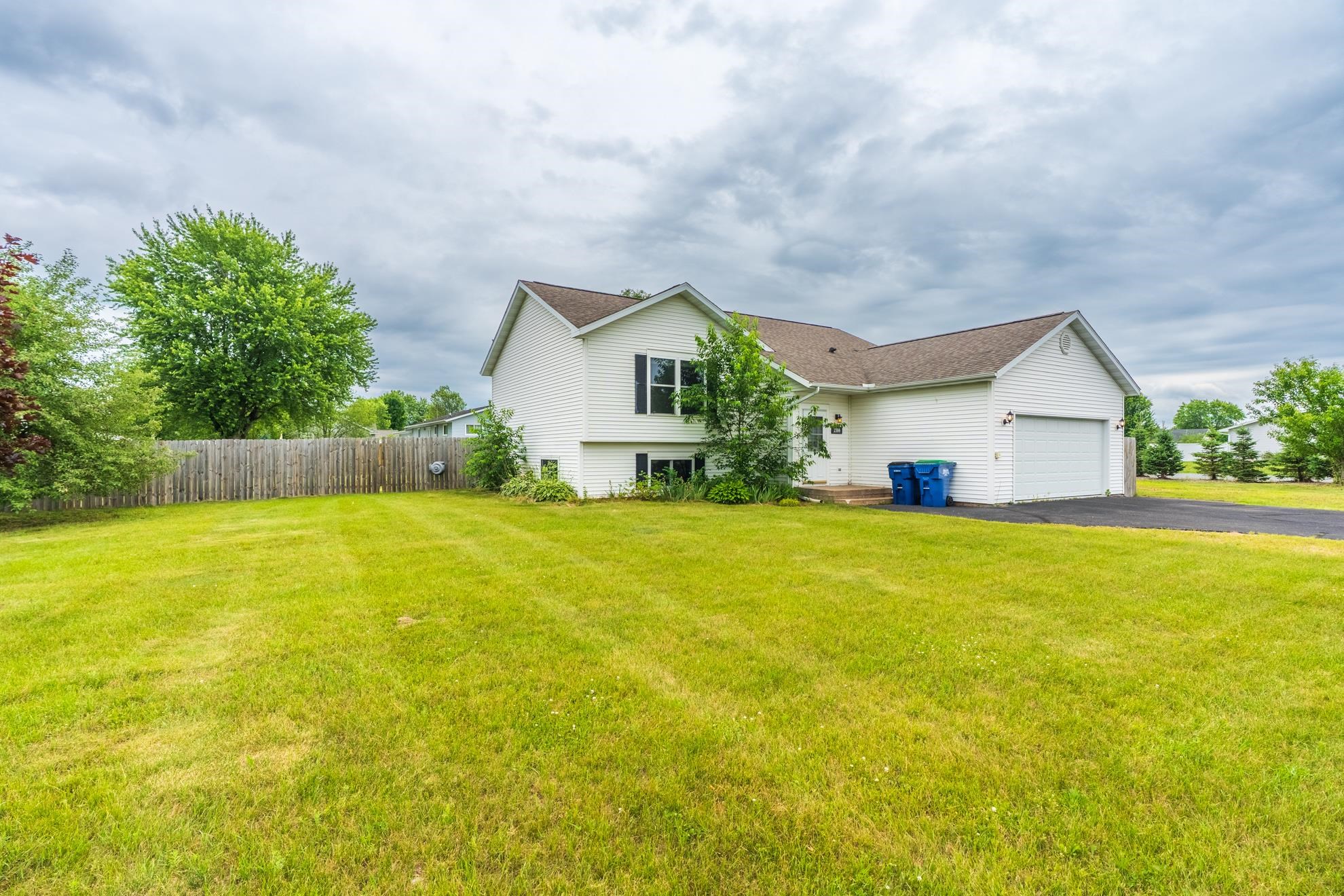 2104 Meadow Drive Property Photo 2