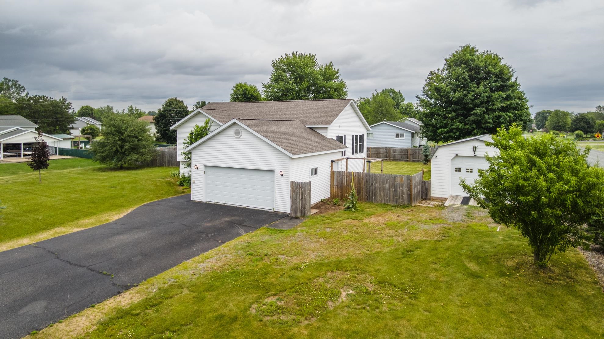 2104 Meadow Drive Property Photo 3