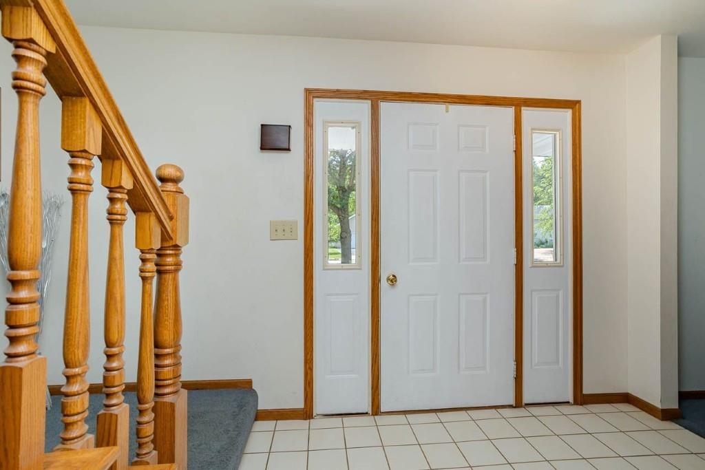 413 S Emerald Drive Property Photo 3