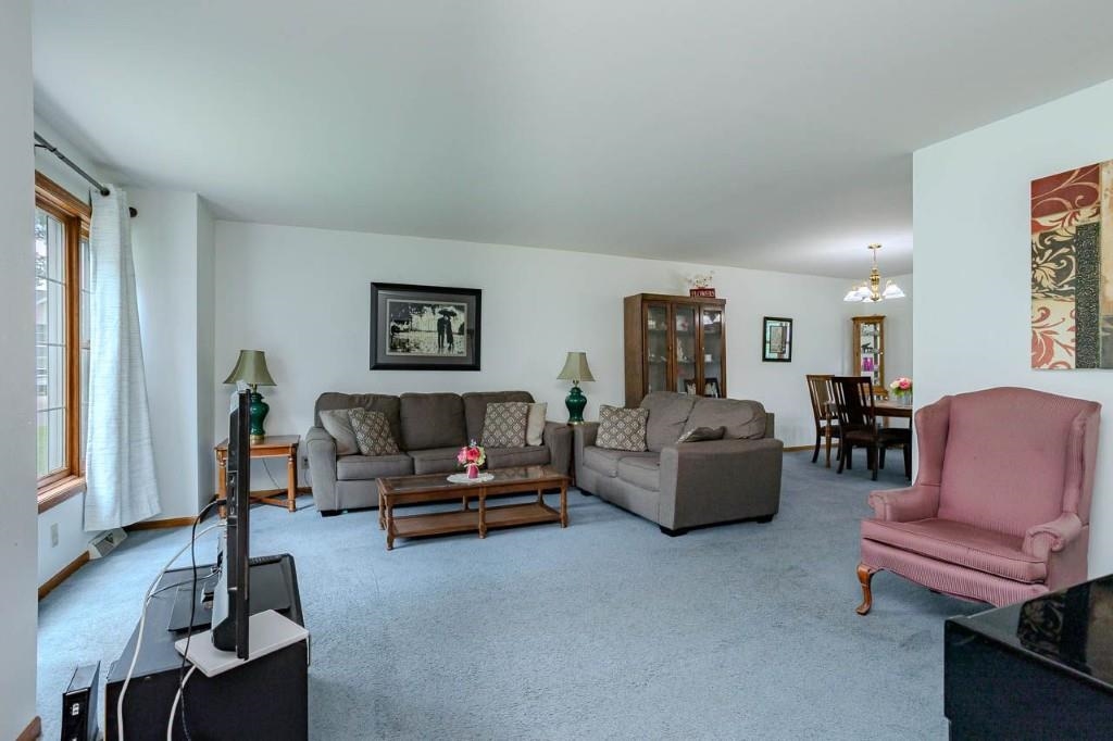 413 S Emerald Drive Property Photo 5