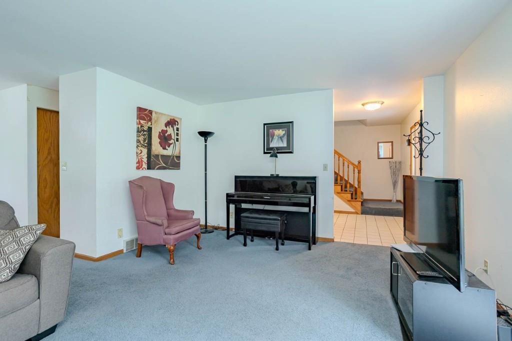 413 S Emerald Drive Property Photo 7