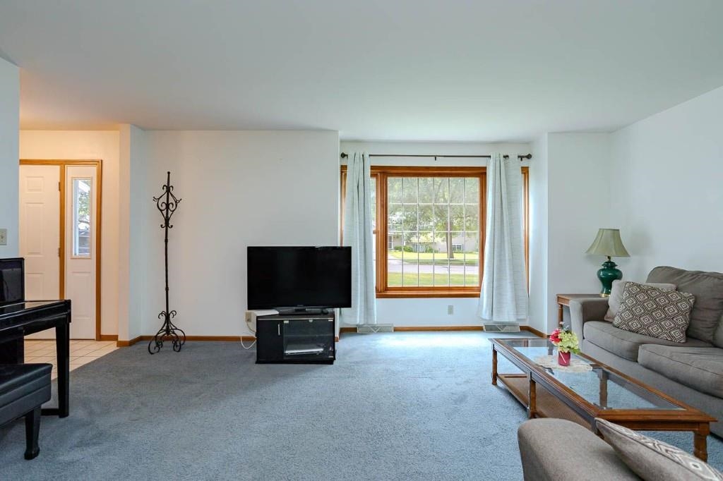 413 S Emerald Drive Property Photo 9