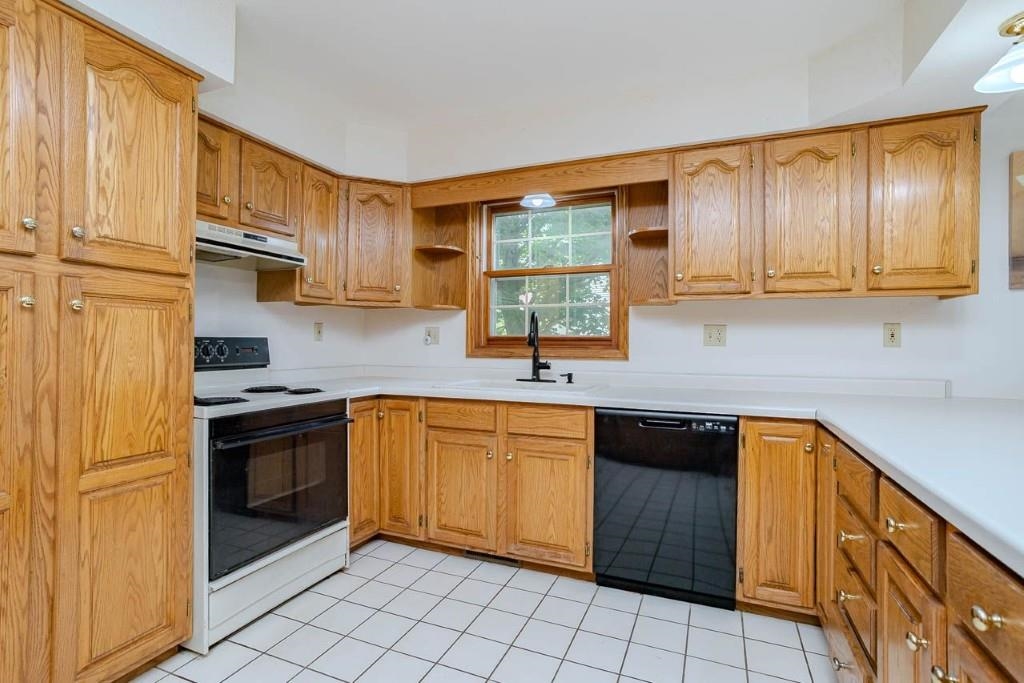413 S Emerald Drive Property Photo 13