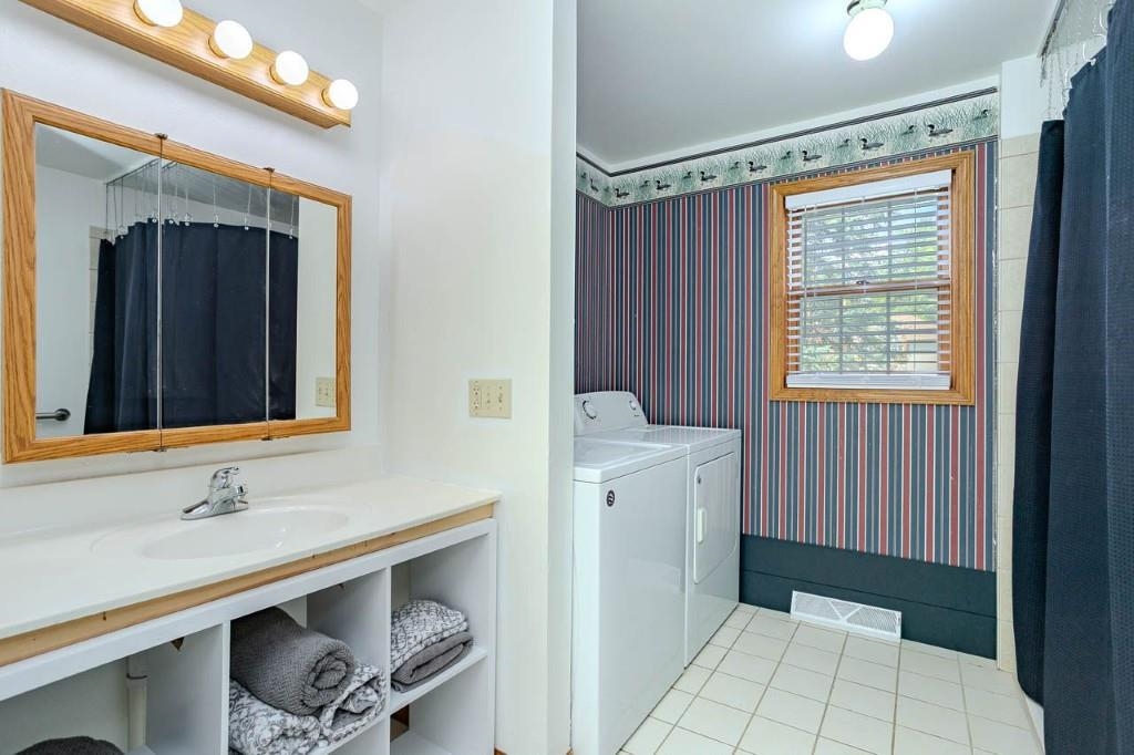 413 S Emerald Drive Property Photo 17
