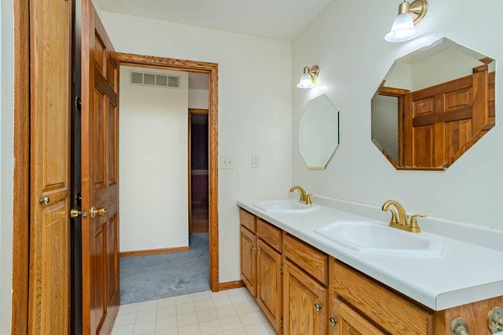 413 S Emerald Drive Property Photo 37