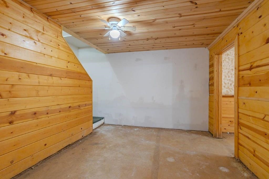 413 S Emerald Drive Property Photo 44