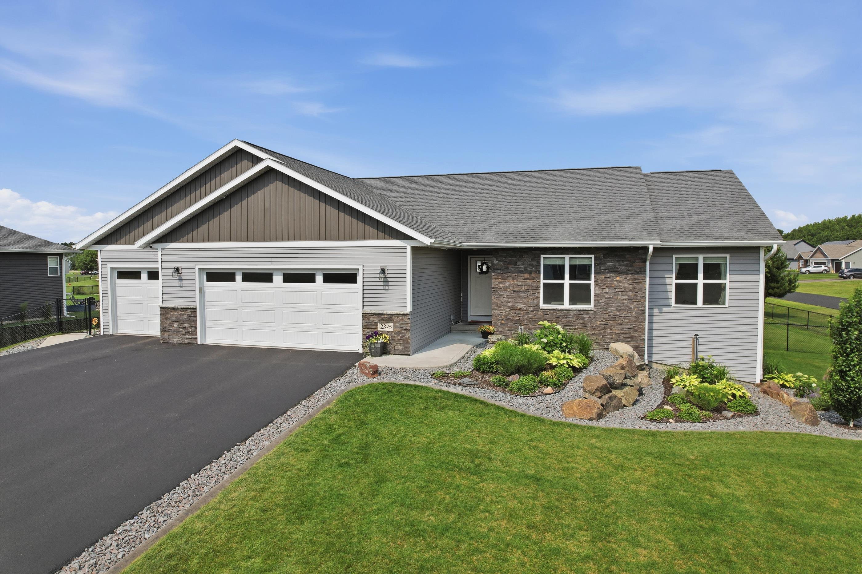 2375 Chesterfield Drive Property Photo 3