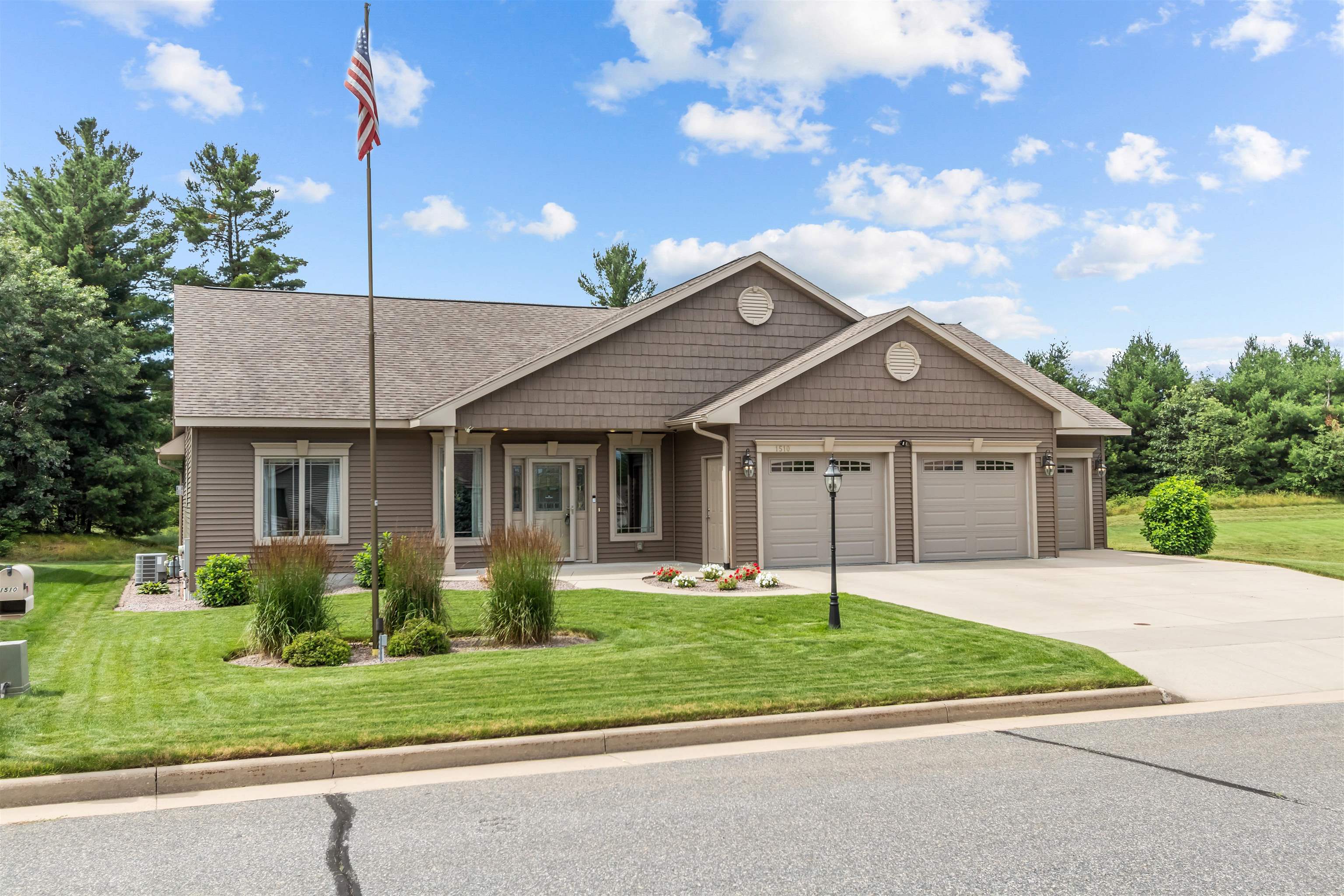 1510 Klevene Circle Property Photo 2