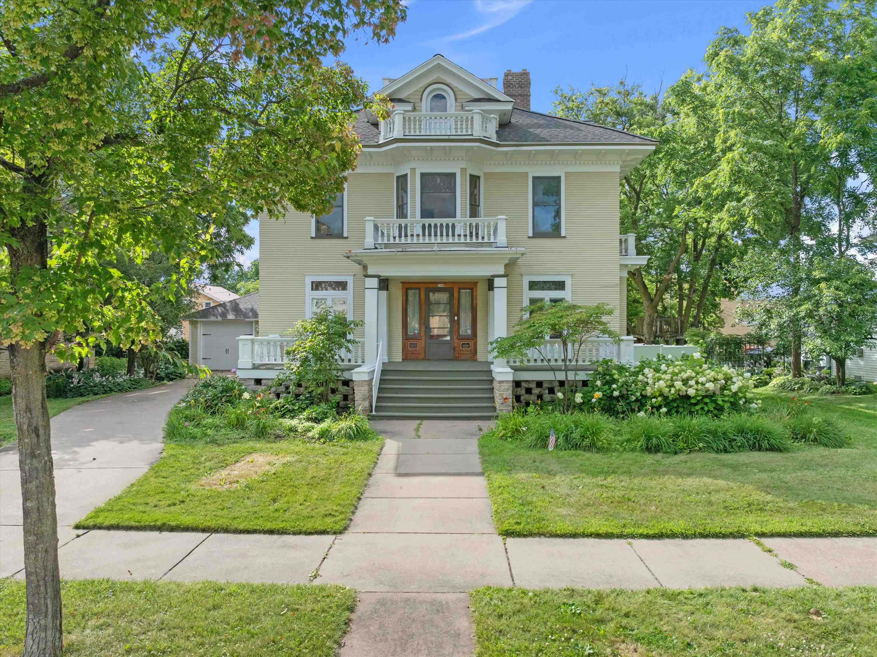 208 S Cherry Avenue Property Photo 2