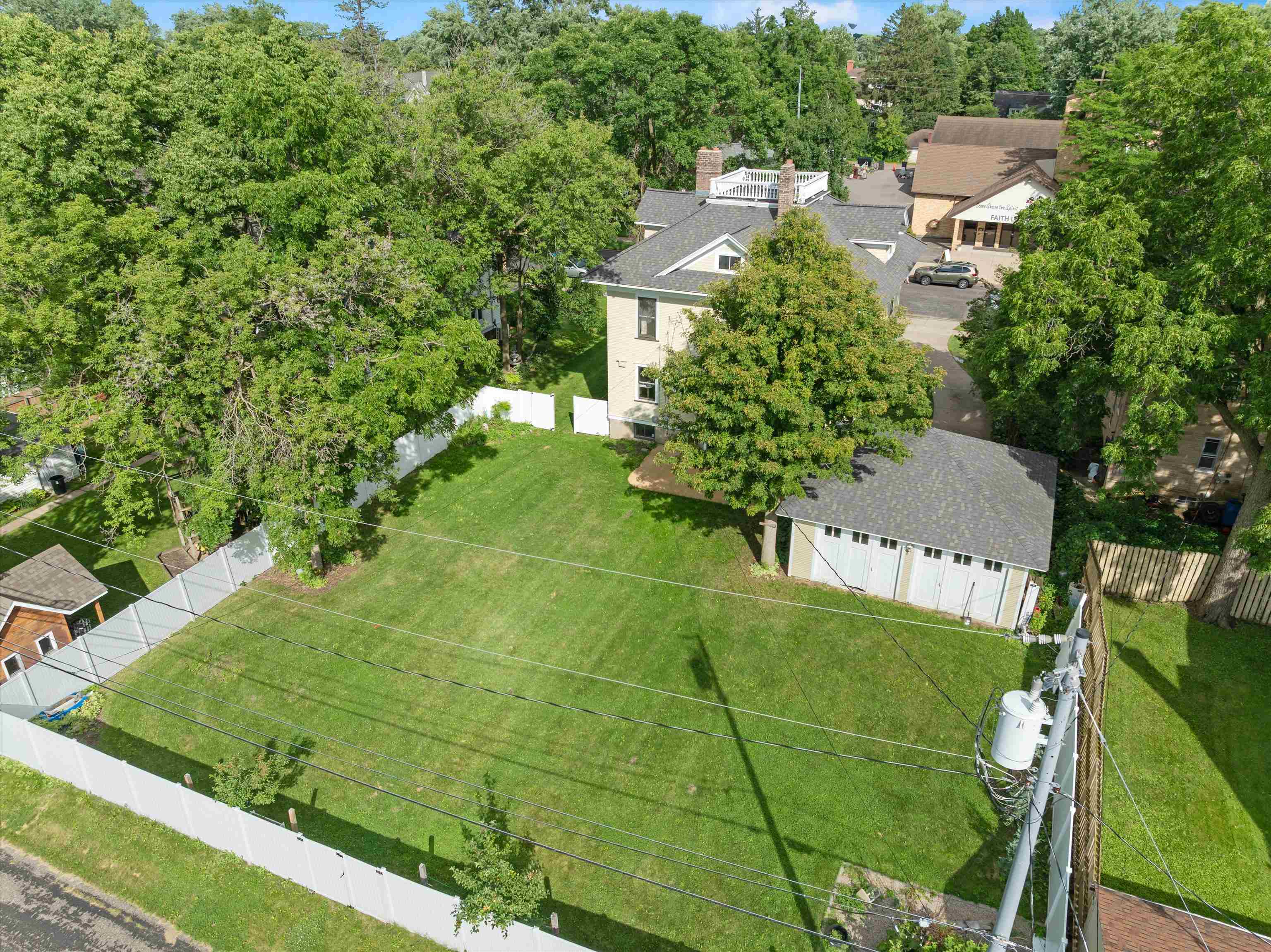 208 S Cherry Avenue Property Photo 7