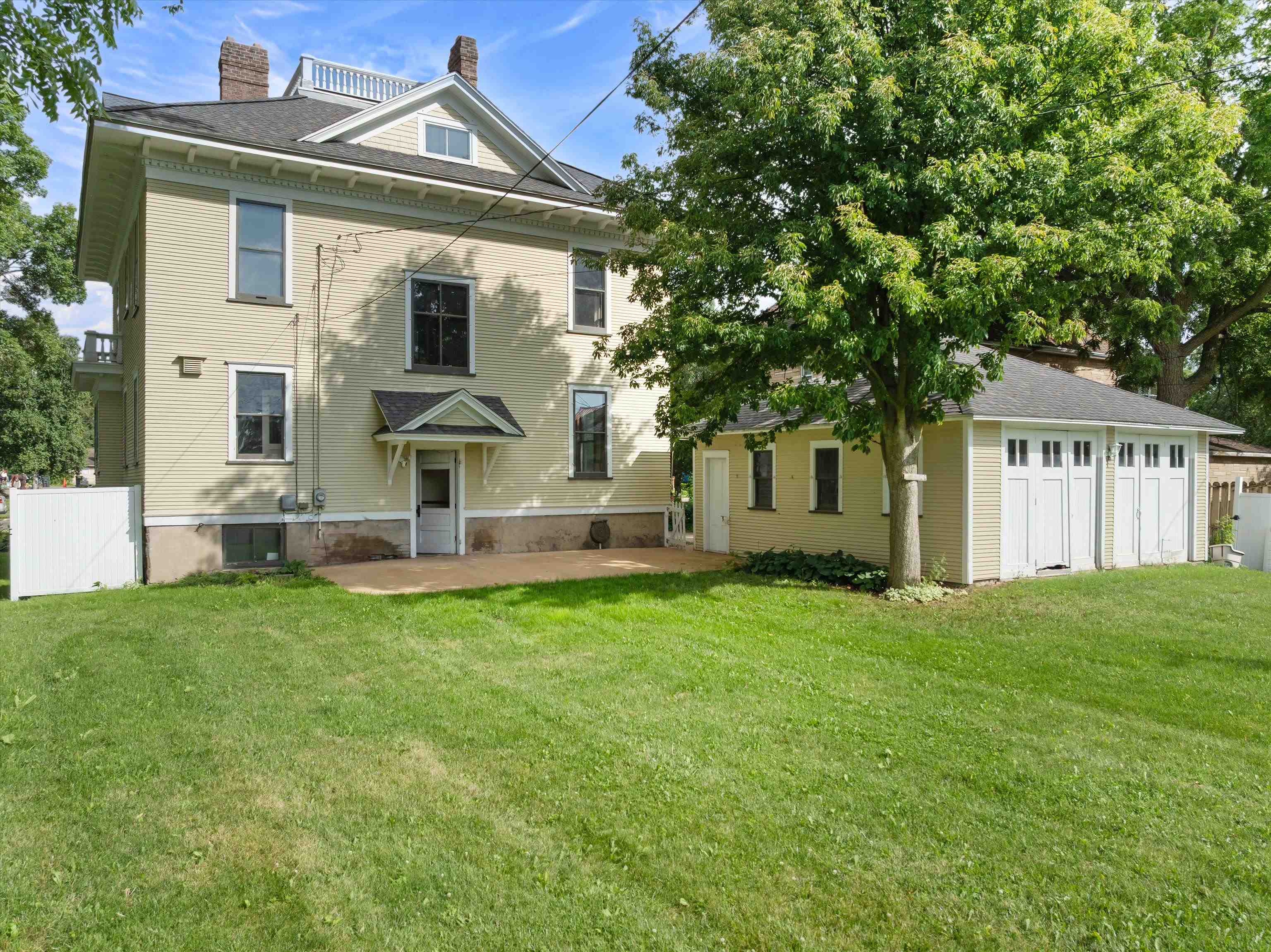 208 S Cherry Avenue Property Photo 9